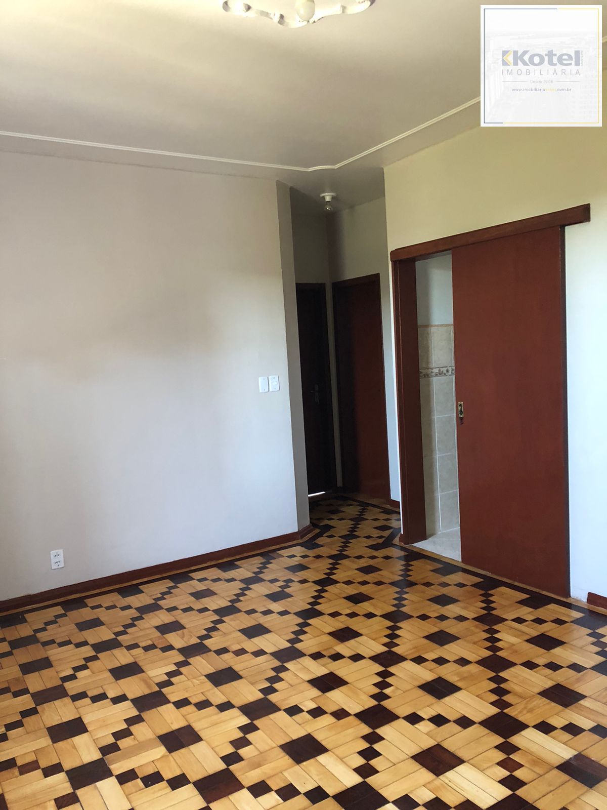 Apartamento 2 Dormitórios Reformado no São João – Av. Pátria — foto 3
