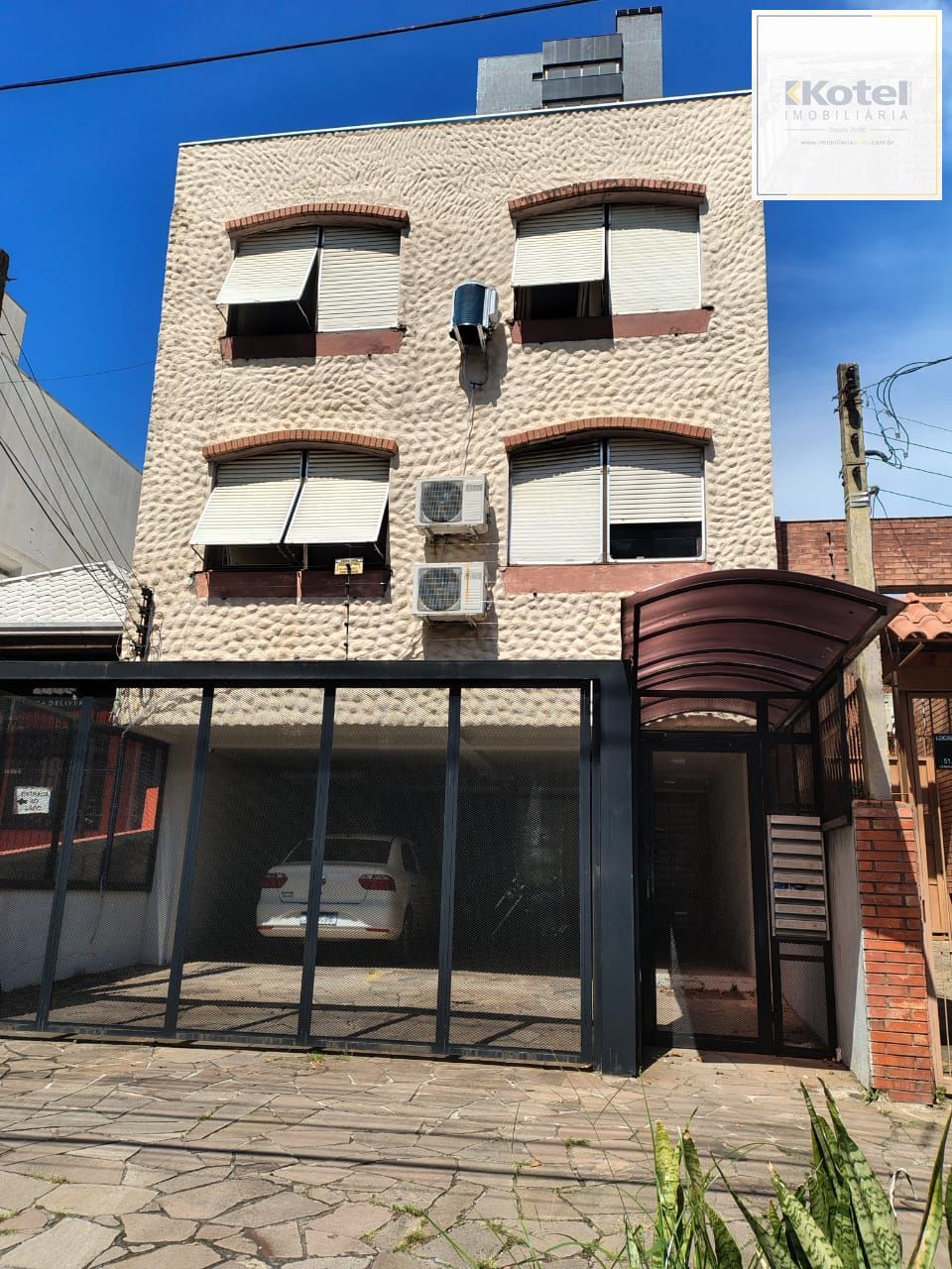 Apartamento semi mobiliado de 2 quartos e 2 vagas no bairro Petrópolis — foto 2