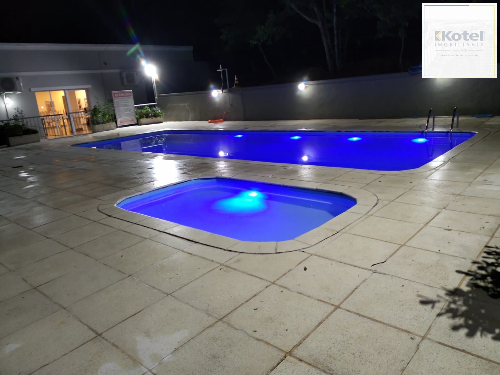 Apartamento com 2 quartos, semi mobiliado, vaga  e portaria 24 hr em Gravataí