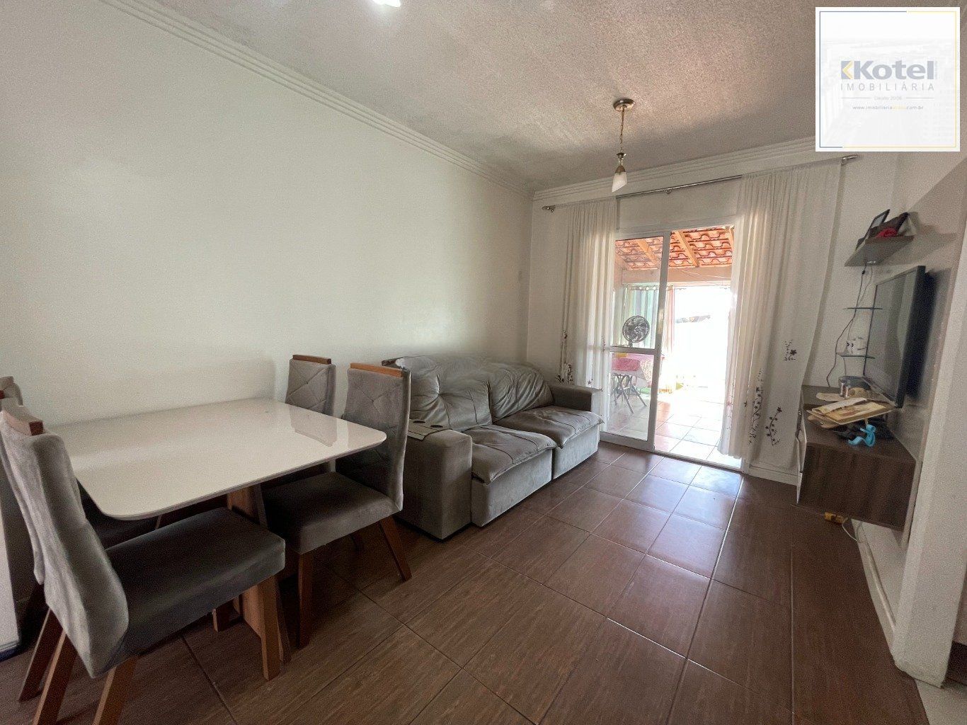 Casa com 3 quartos e 2 vagas em Alvorada no Condomínio Terra Nova