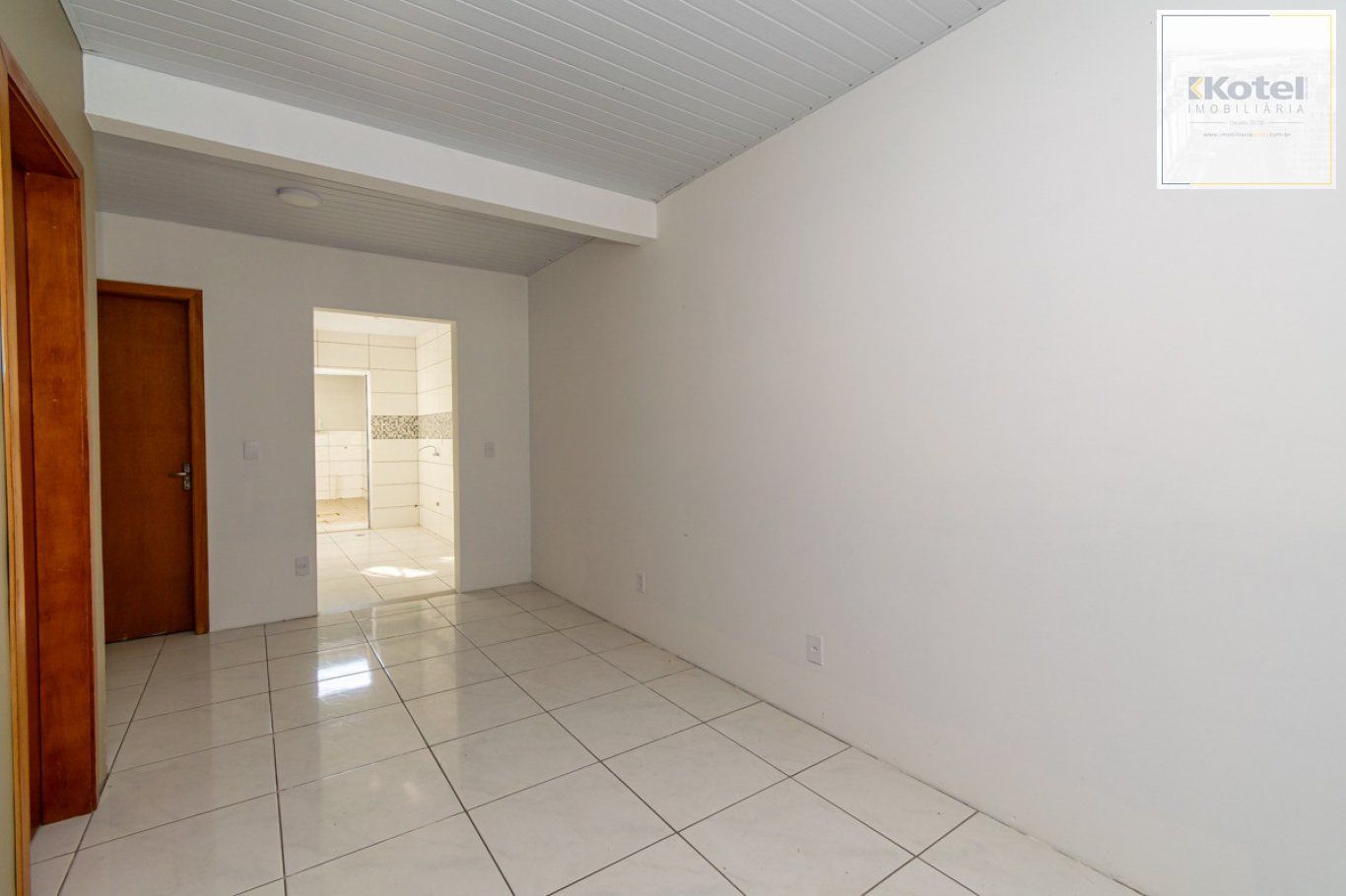 Casa de 2 dormitórios e 2 vagas de garagem em Cachoeirinha.