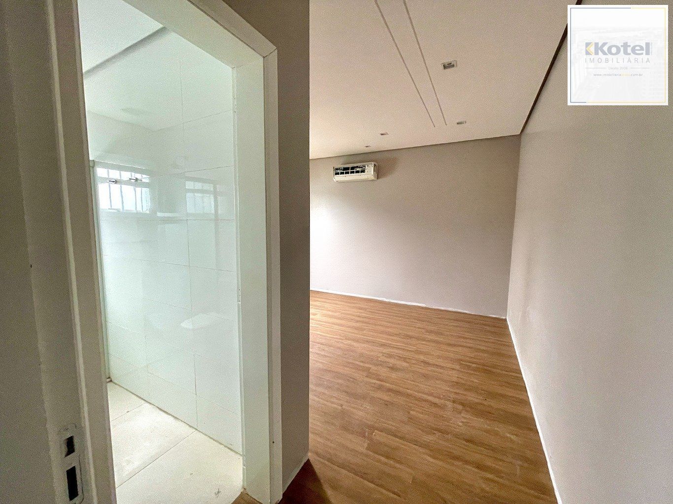 Casa  de 4 Dormitórios e 3 vagas de garagem em Canoas.