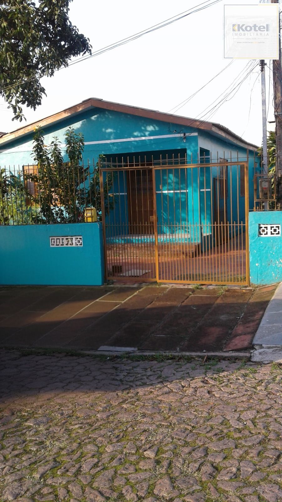 Casa 300m² à Venda na Vila Ipiranga . 2 Quartos, 2 Vagas, Salão e Churrasqueira