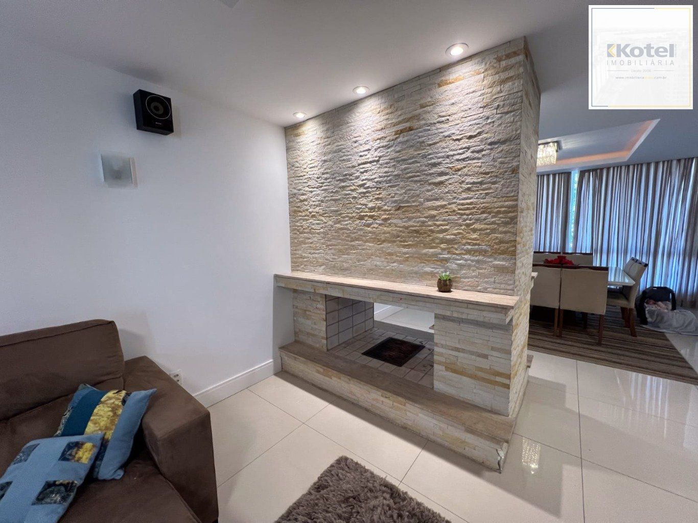 Casa semi mobiliada de 3 dormitórios e 4 vagas no bairro Cascata — foto 5