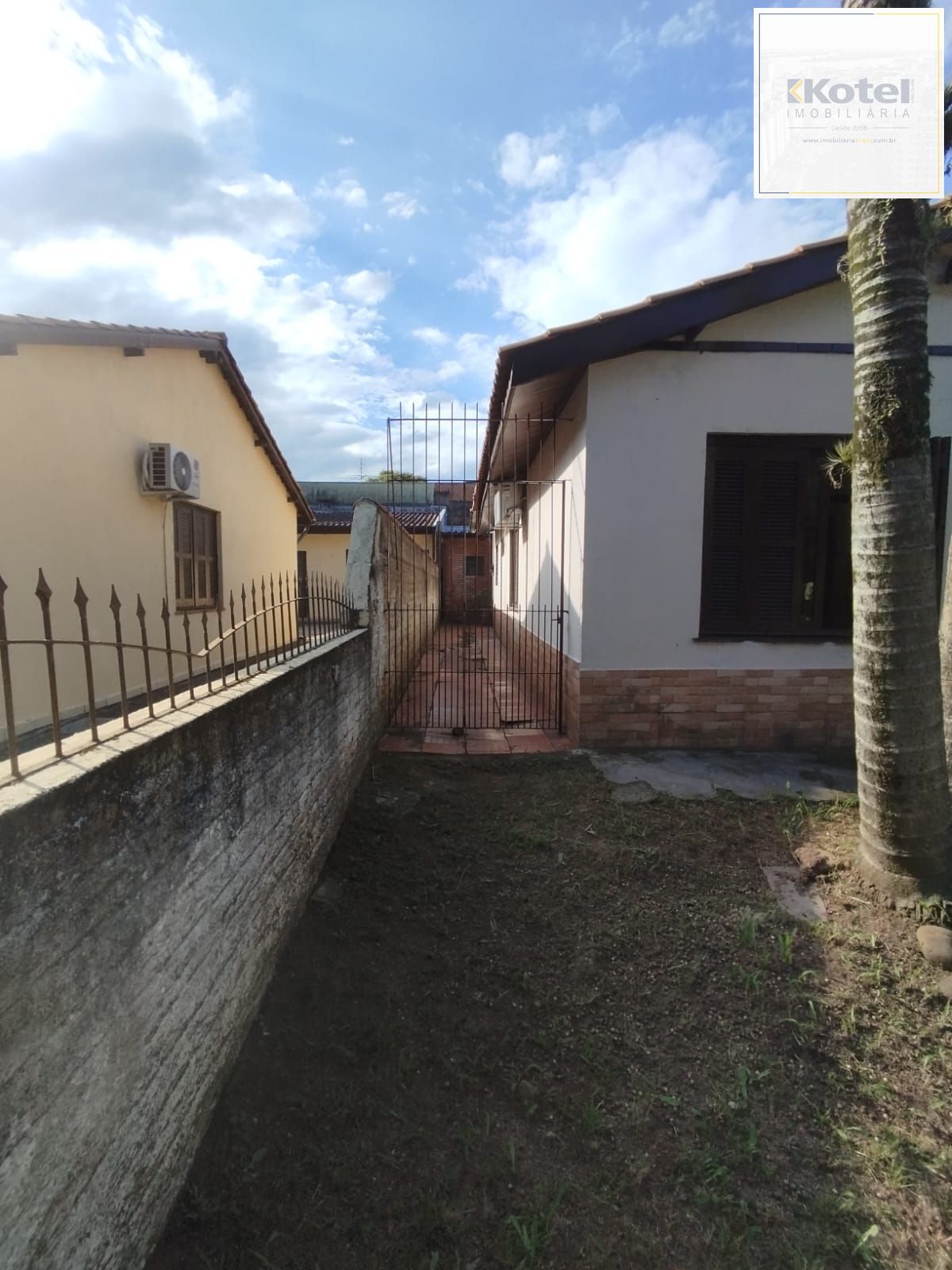Casa de 4 dormitórios e 2 vagas de garagem em Canoas.