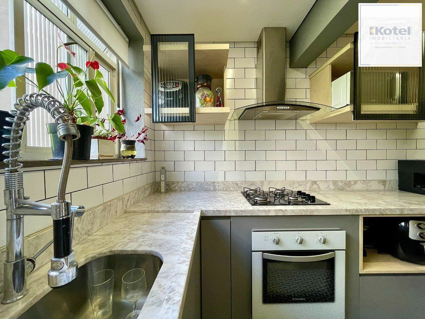 Apartamento com 2 quartos, 2 banheiros 1 vaga e elevador 73m²  na Boa Vista.