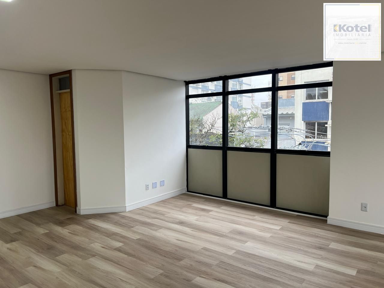 Sala comercial reformada e elevador no bairro Bom Fim. — foto 3