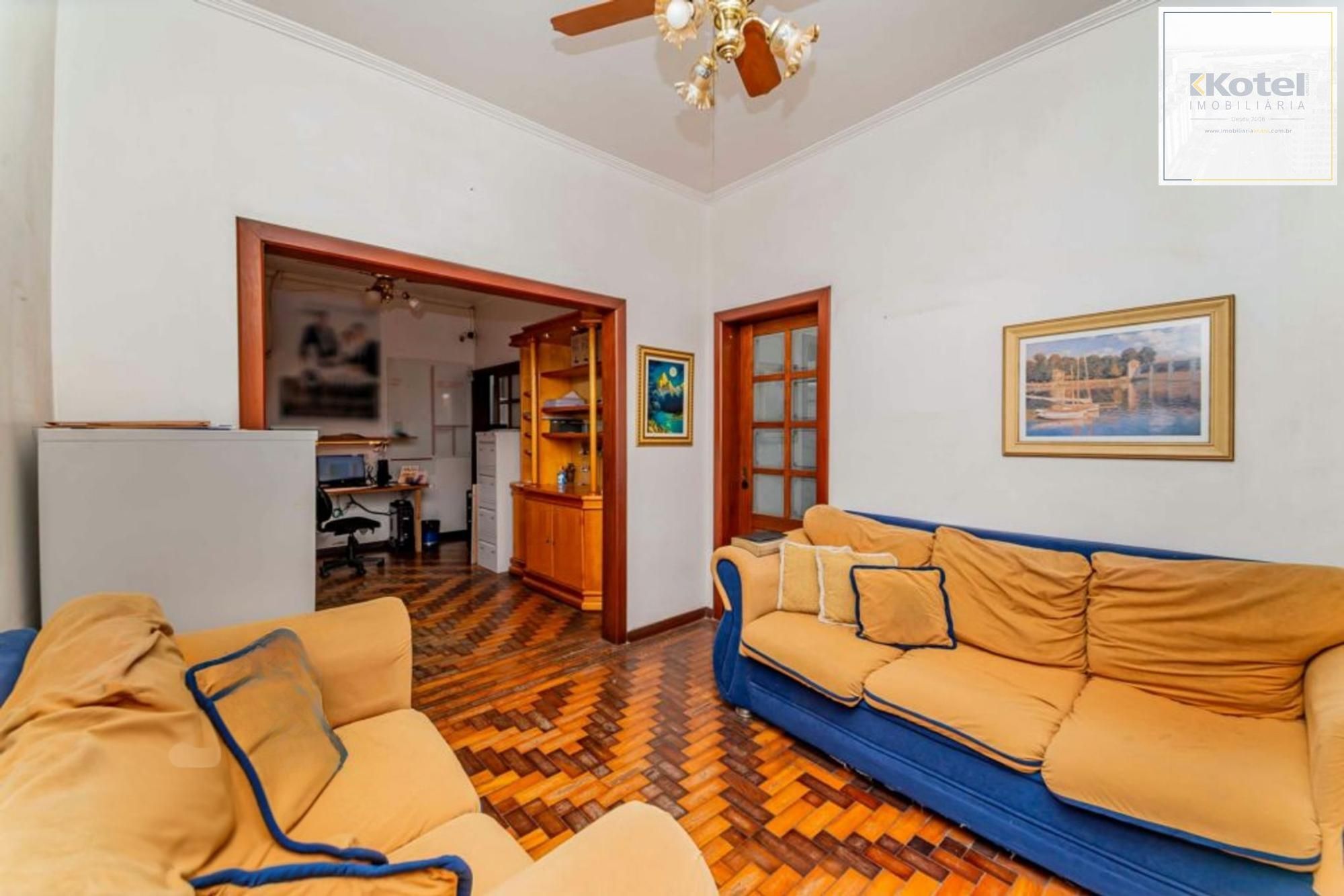Casa de 3 quartos, churrasqueira, terraço, 2 vagas no bairro Glória. — foto 3