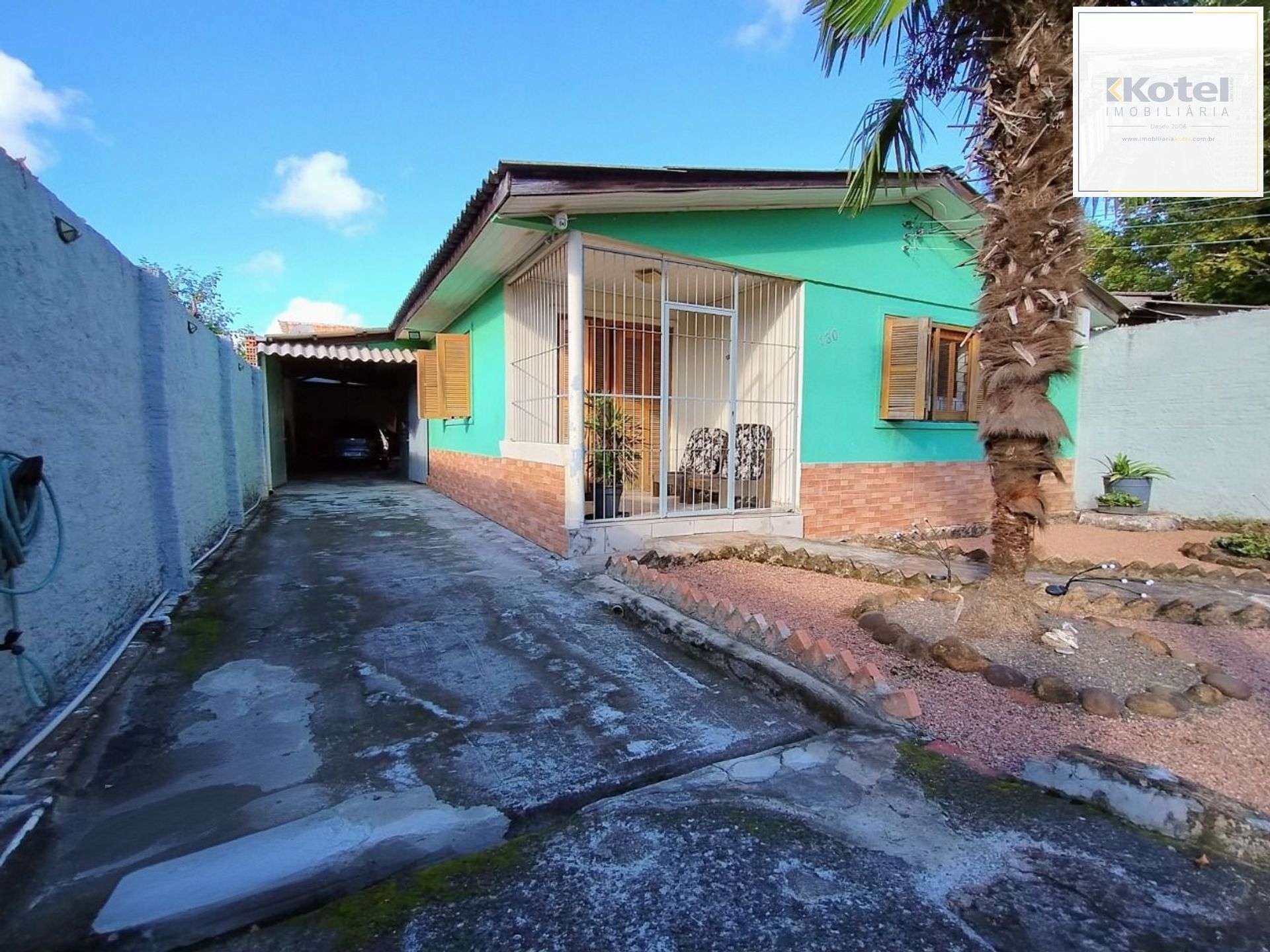 Casa de 3 dormitórios e 4 vagas de garagem em Canoas.