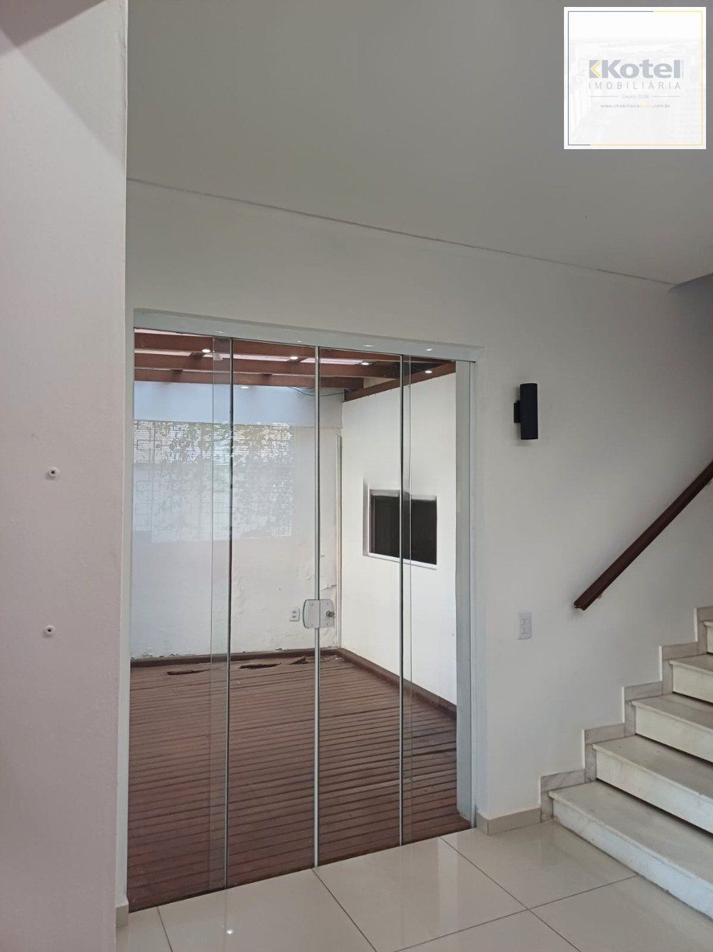 Casa com 3 quartos, 3 banheiros, 300m² e 8 vagas no Menino Deus. — foto 4