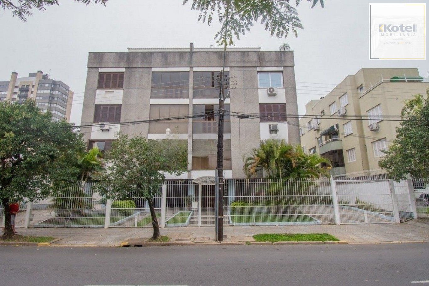 Cobertura de 2 dormitórios e 2 vagas bairro Jardim Planalto