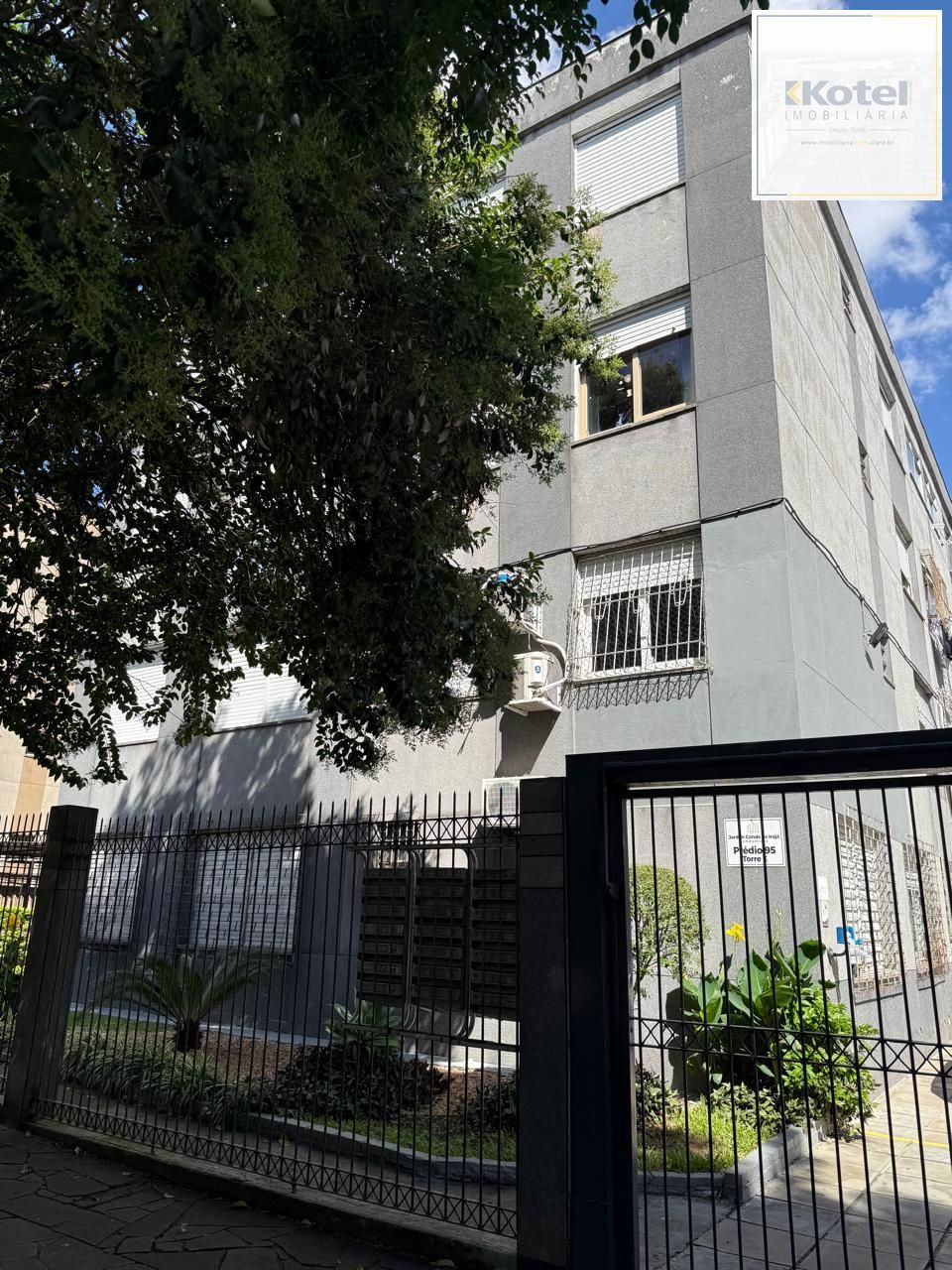 Apartamento 2 Dormitórios Reformado com Vaga na Vila Ipiranga