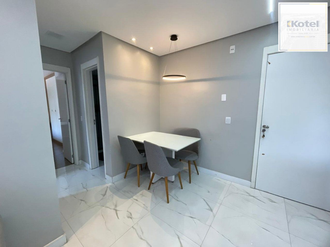 Apartamento de 2 dormitórios, elevador e 1 vaga de garagem em Canoas.