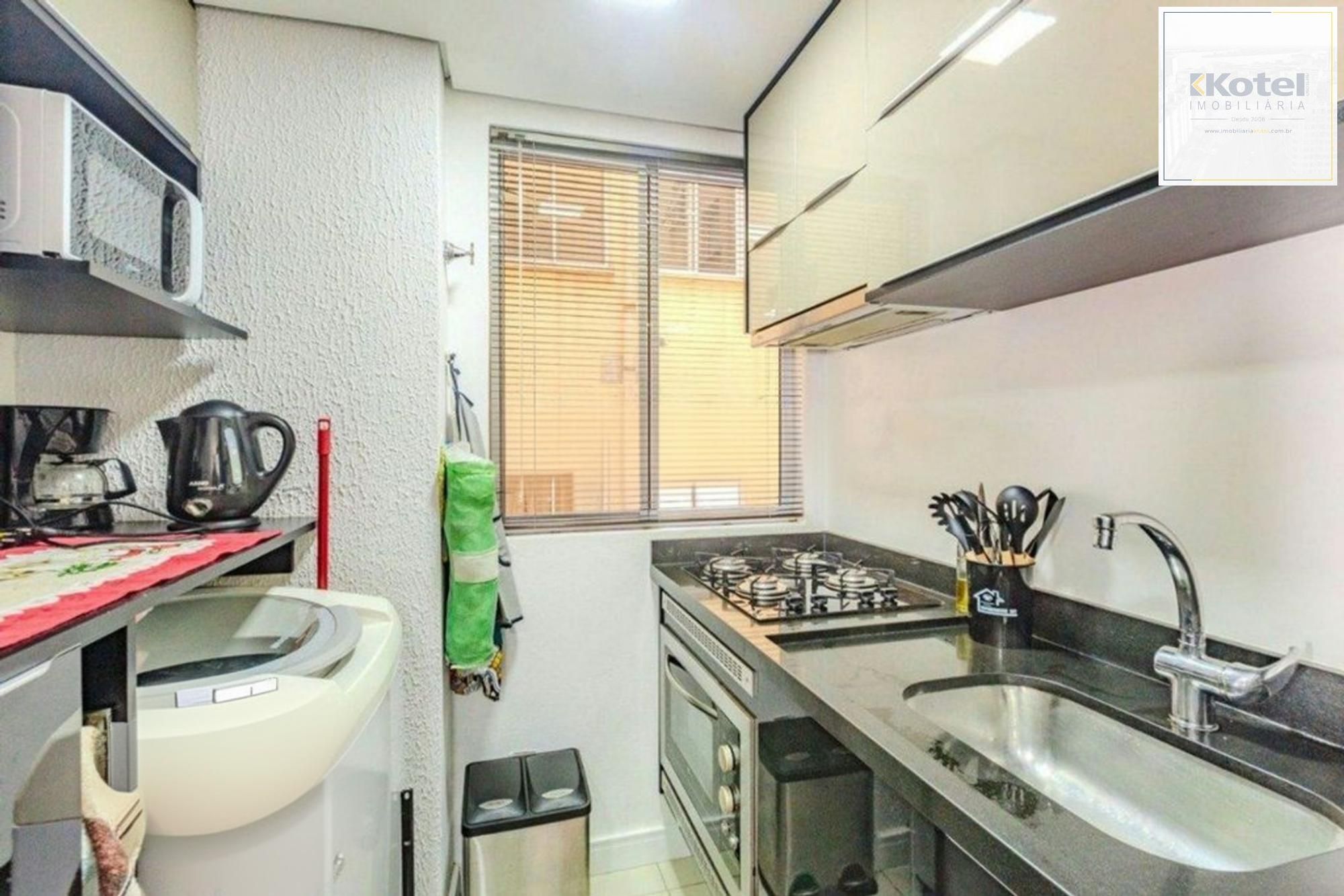 Apartamento semi mobiliado de 2 quartos e 1 vaga no bairro Glória.