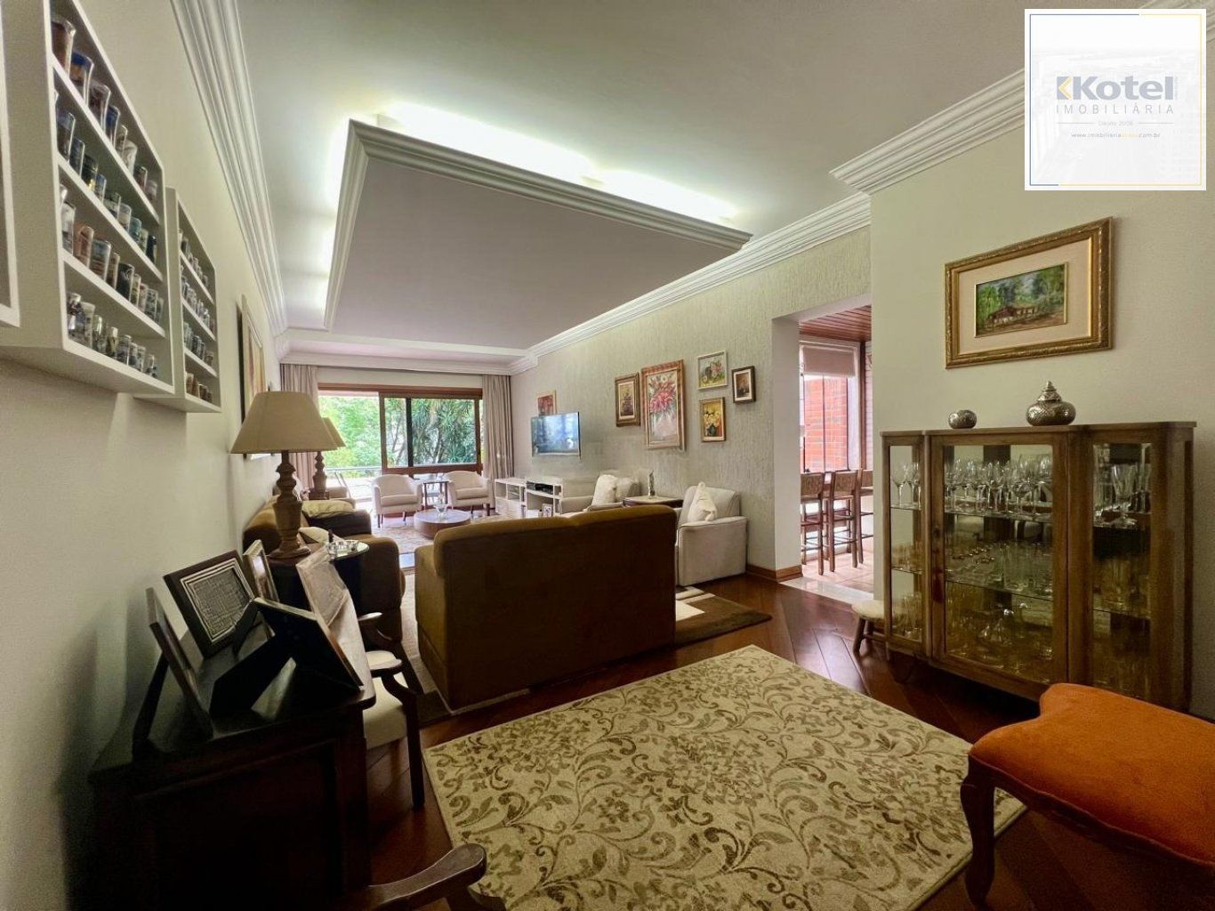 Apartamento com 4 quartos, 223m²,2 vagas, elevador no bairro Jardim do Salso.