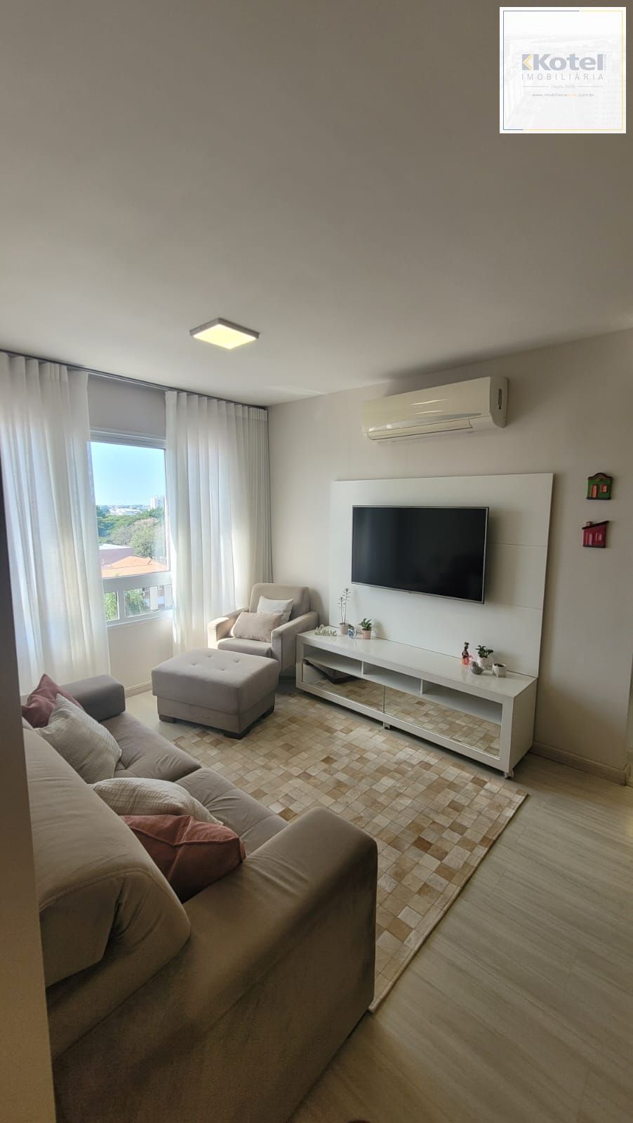 Apartamento mobiliado de 2 quartos, elevador e 1 vaga no bairro Jardim Lindóia