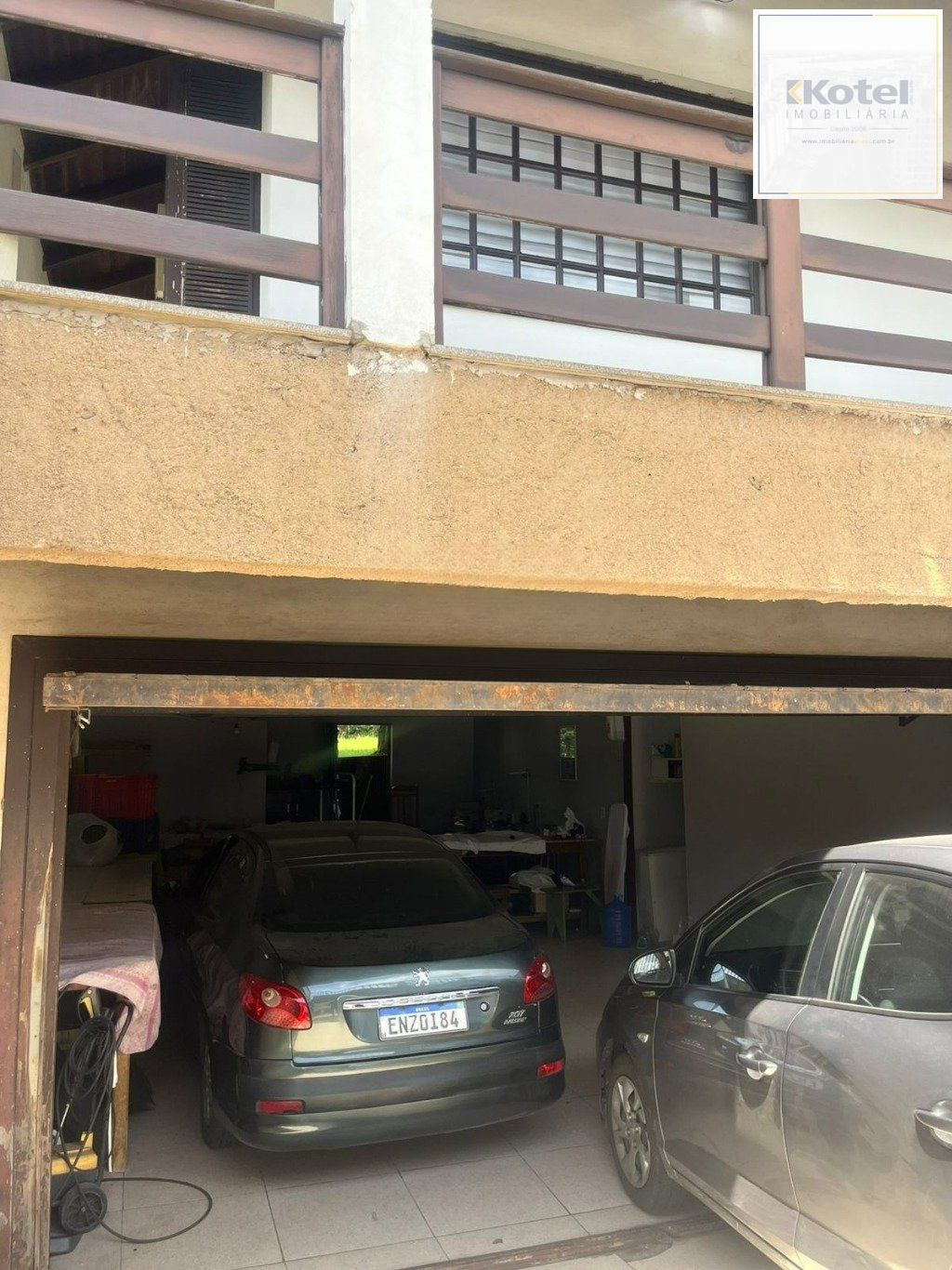 Casa de 3 dormitórios e 4 vagas de garagem em Cachoeirinha.