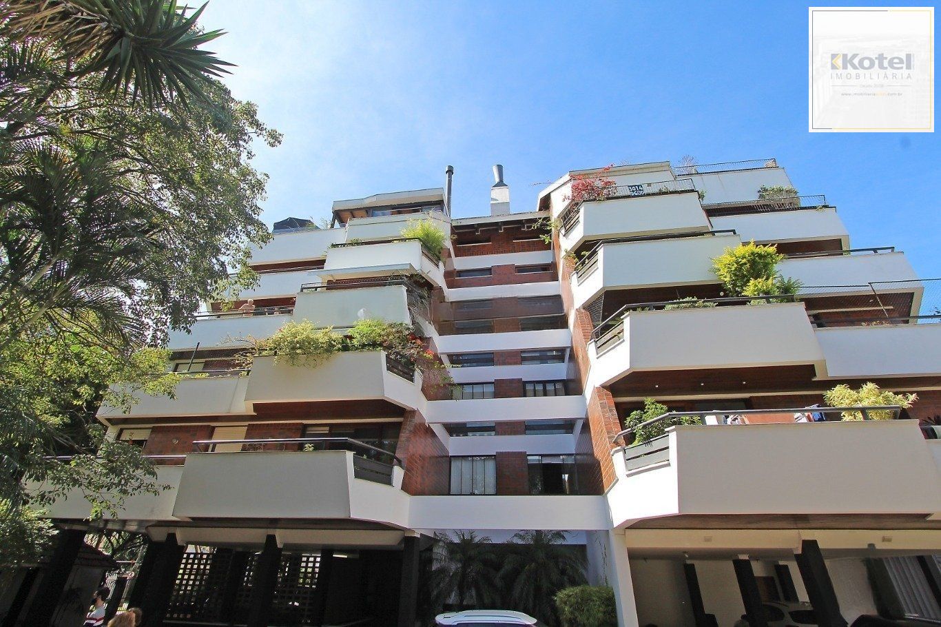 Apartamento com 4 quartos, 223m²,2 vagas, elevador no bairro Jardim do Salso.