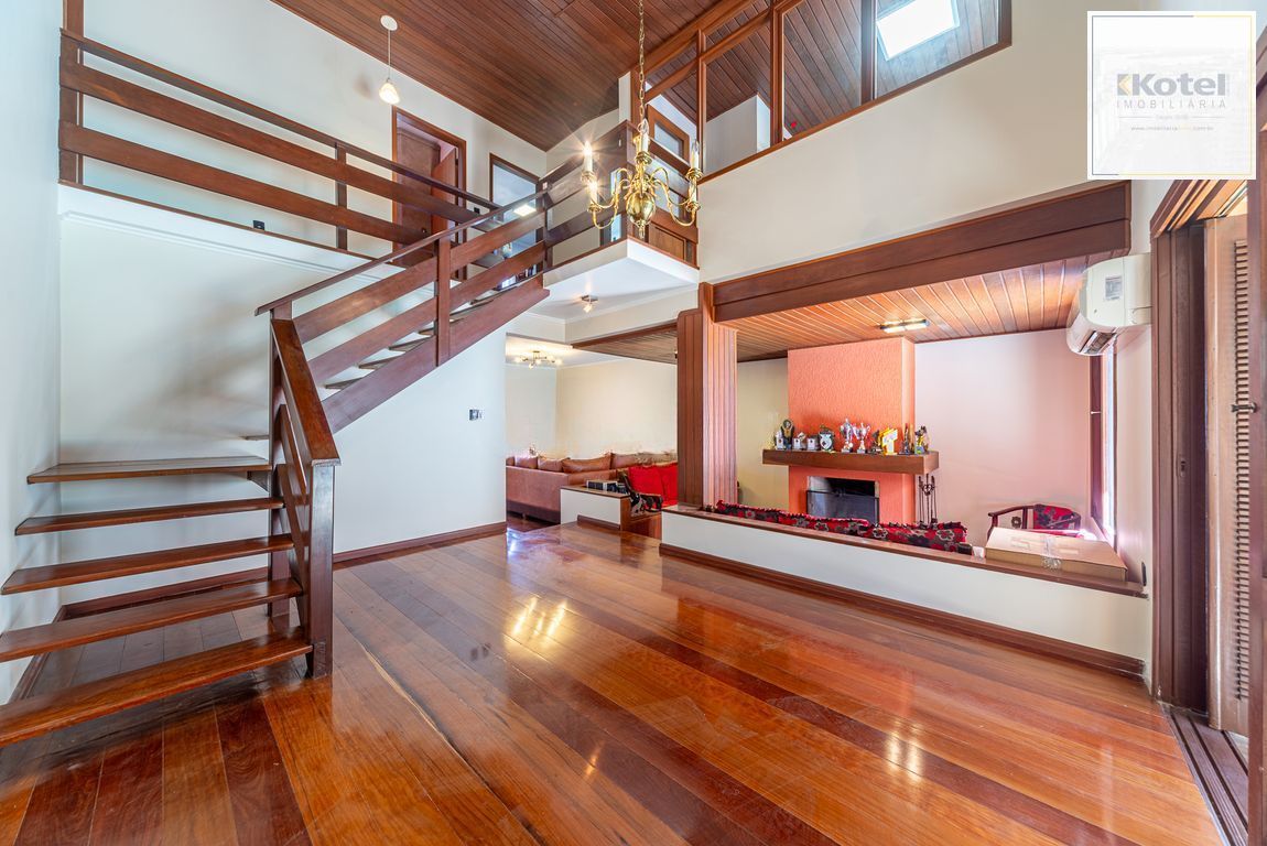 Casa com 4 quartos, piscina, vaga, churrasqueira e Sacada no bairro Jardim Itu