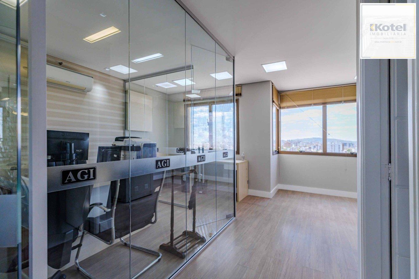 Sala comercial, 2 vagas, elevador e restaurante no bairro Praia de Belas