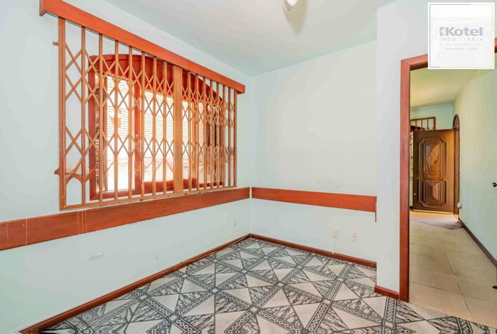 Casa de 2 quartos, 2 banheiros,pátio,churrasqueira, 7 vagas no bairro Guarujá. — foto 4