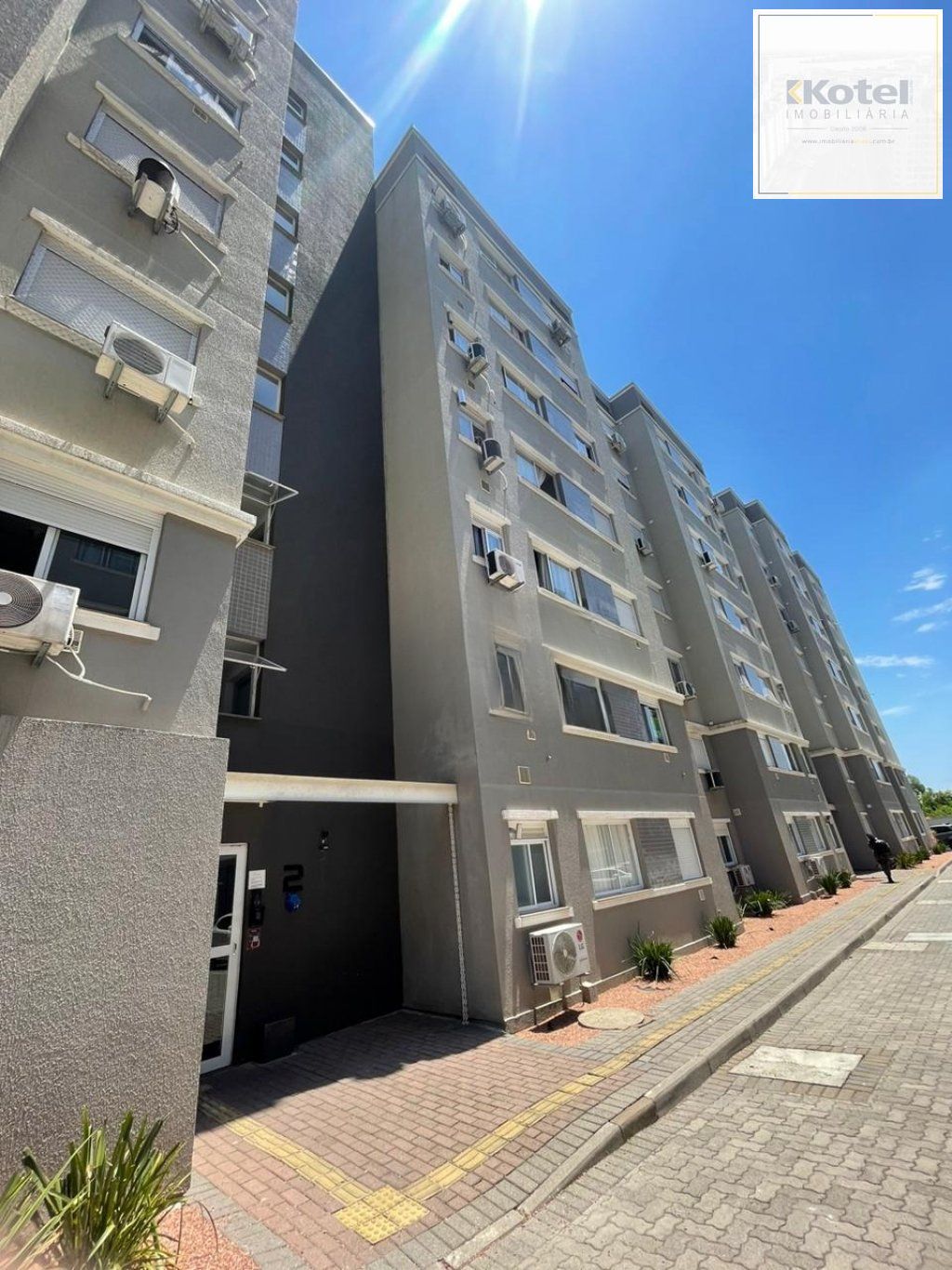 Apartamento de 2 dormitórios, elevador e 1 vaga de garagem em Canoas.