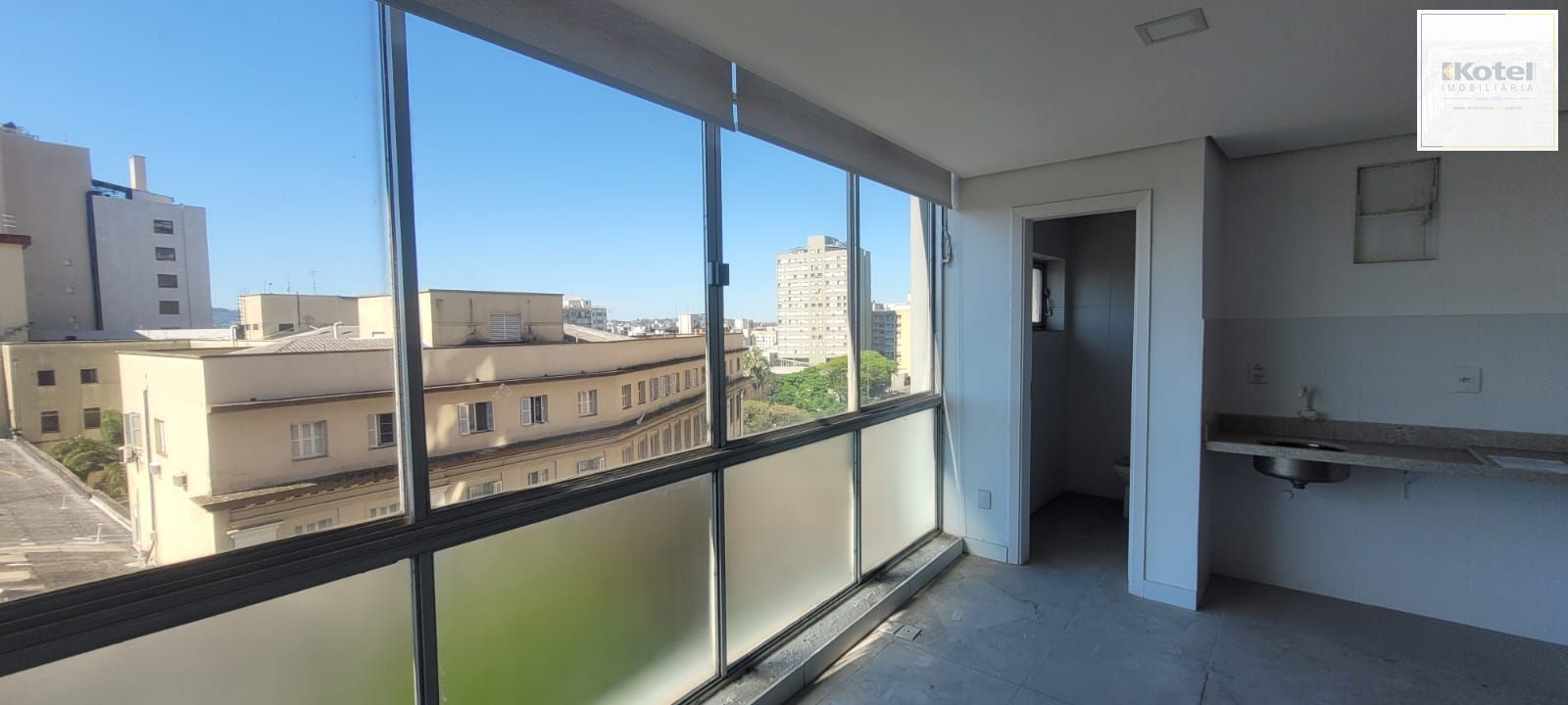 Sala Comercial em frente a Santa Casa - Centro de Porto Alegre