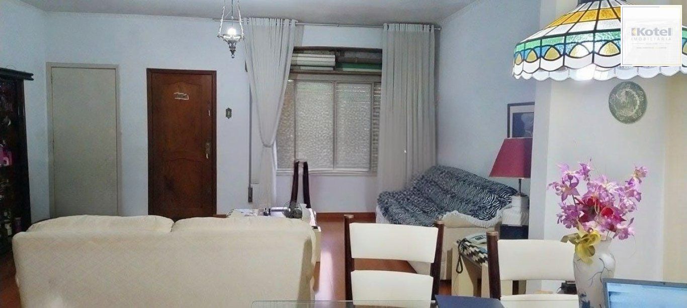 Casa com 4 quartos, 4 vagas e amplo pátio no Bairro Jardim Lindóia
