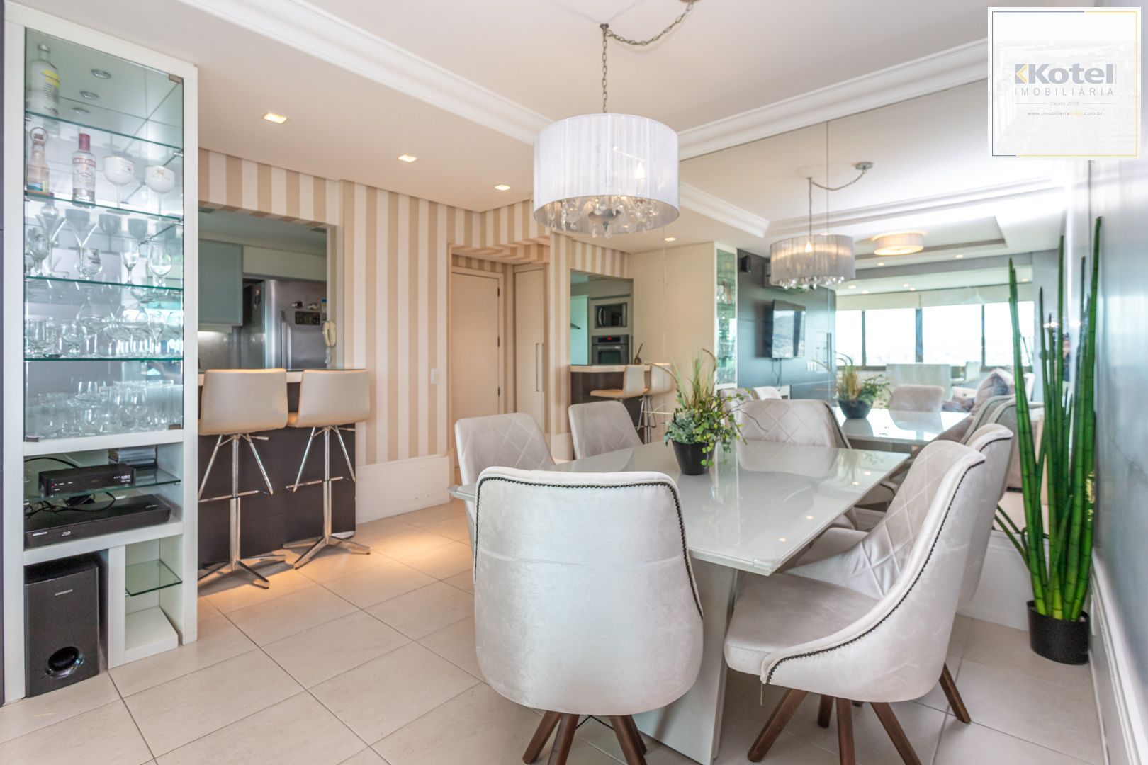 Apartamento de 97m², 2 dormitórios,1suíte, 3 vagas de garagem no Jardim Botânico — foto 3