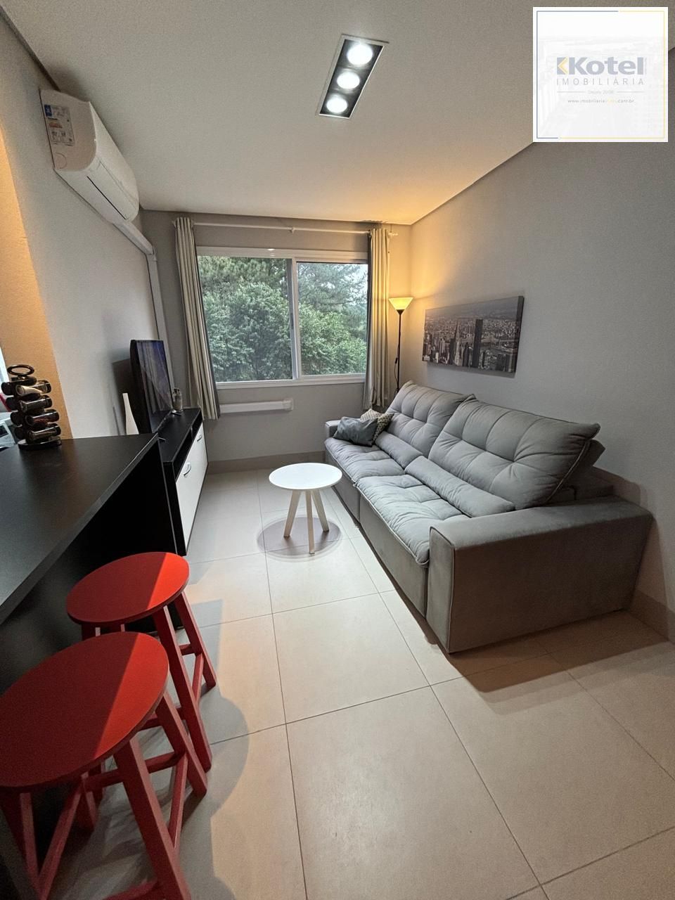 Apartamento de 2 dormitórios, elevador e 2 vagas no bairro Partenon — foto 3