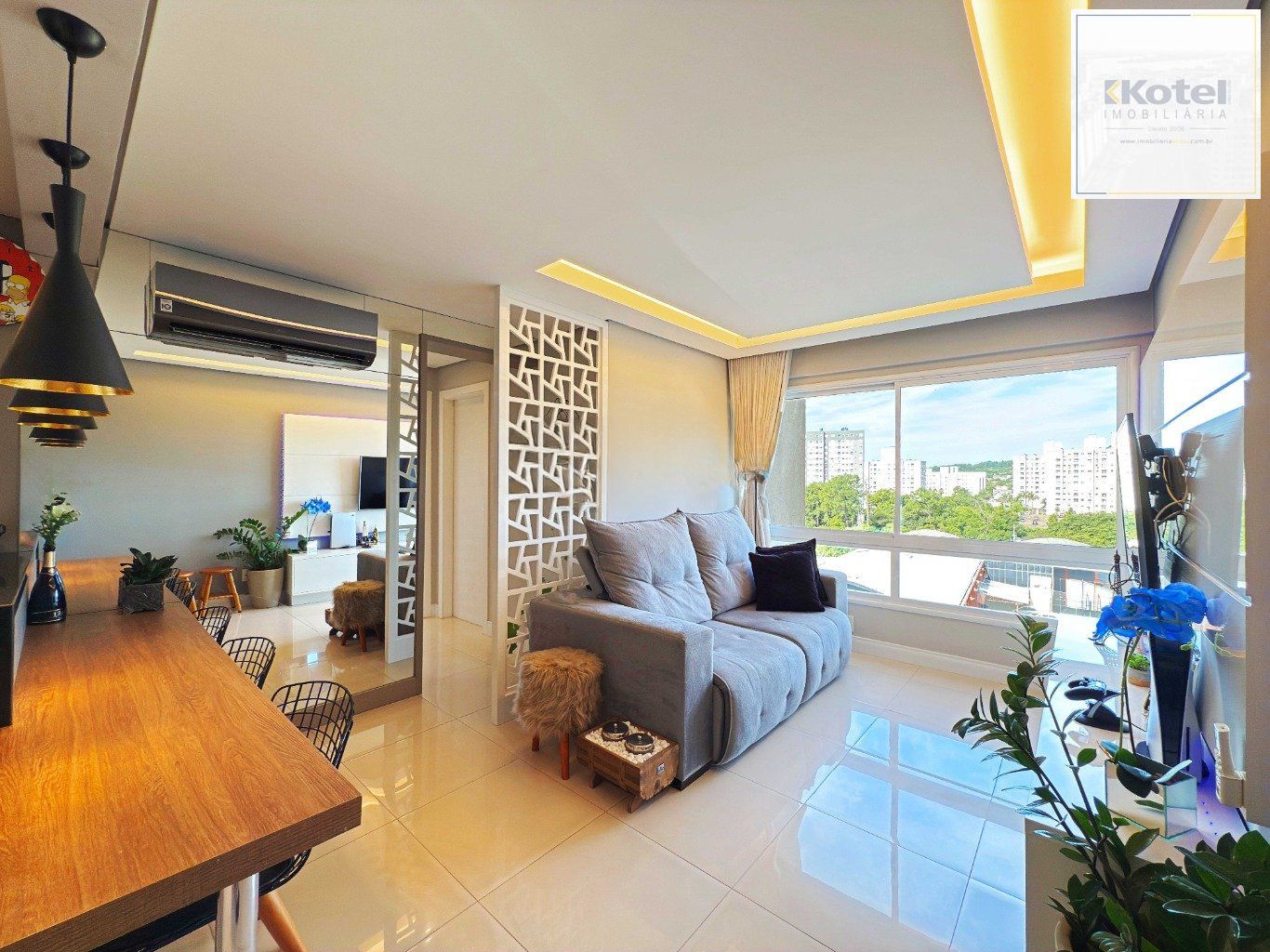 Apartamento mobiliado de 2 quartos, elevador e 1 vaga no bairro Morro Santana