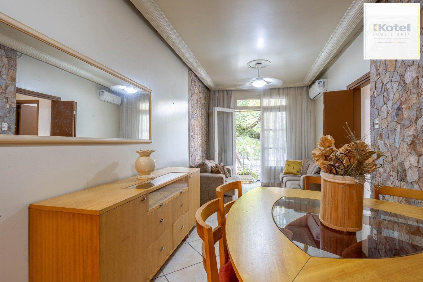 Apartamento com 2 dormitórios no Bairro Menino Deus