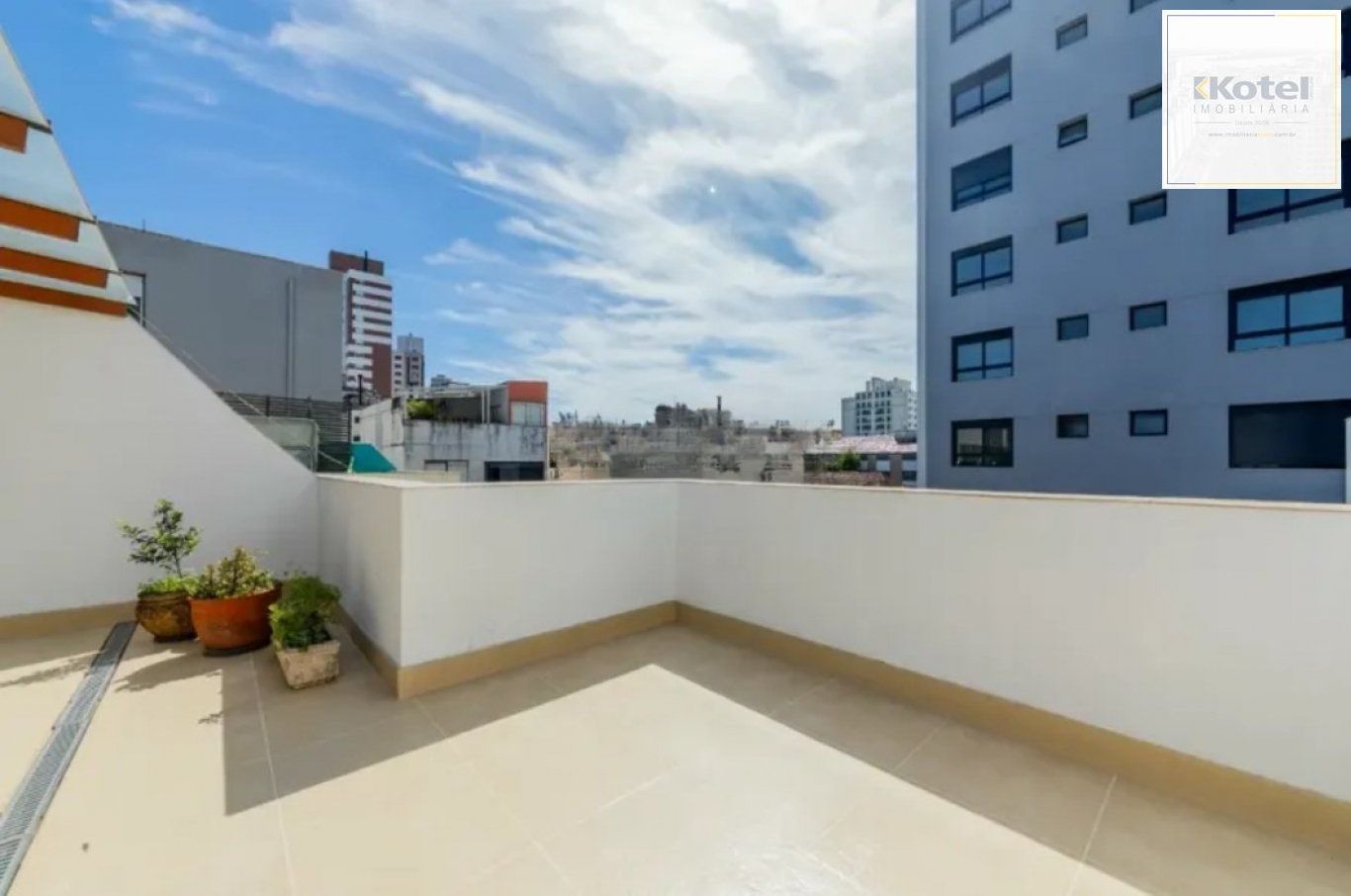 Cobertura 2 quartos, 2 vagas à venda no Petrópolis.