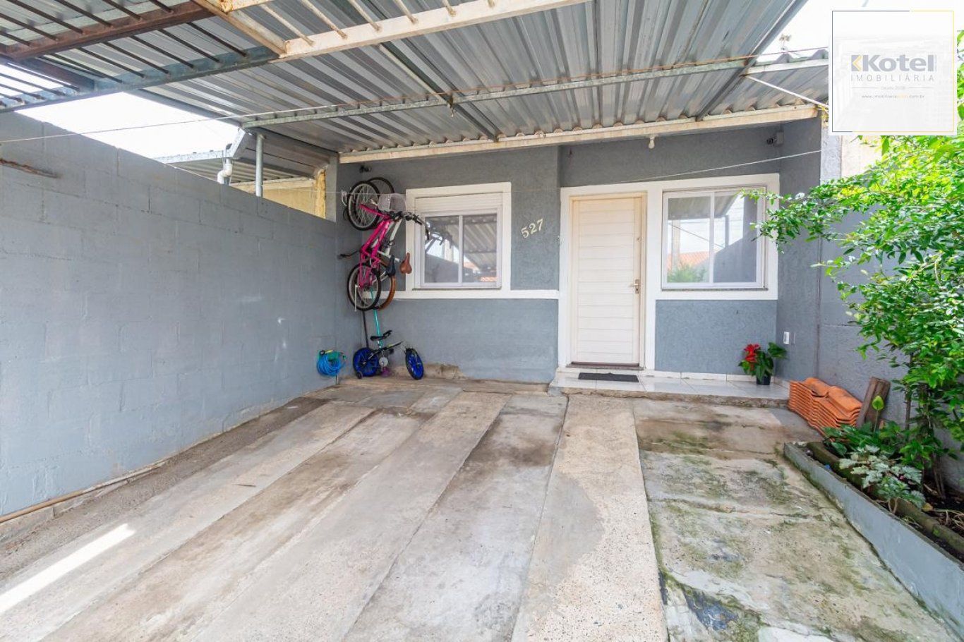 Casa de 2 dormitórios e com 2 vagas de garagem em Cachoeirinha.