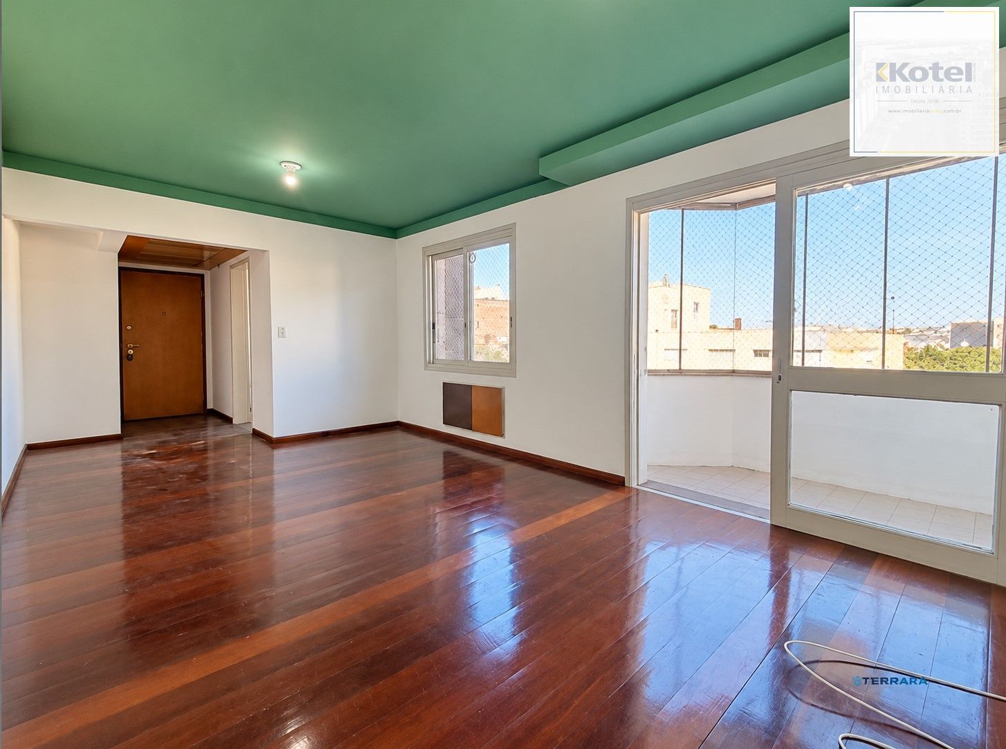 Apartamento com 2 quartos e 1 vaga à venda em Centro Histórico.
