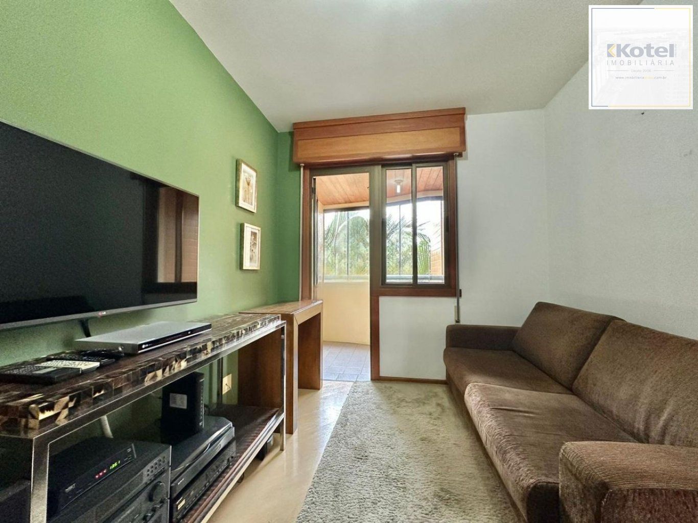 Apartamento com 3 quartos, vaga e elevador no Bairro Menino Deus