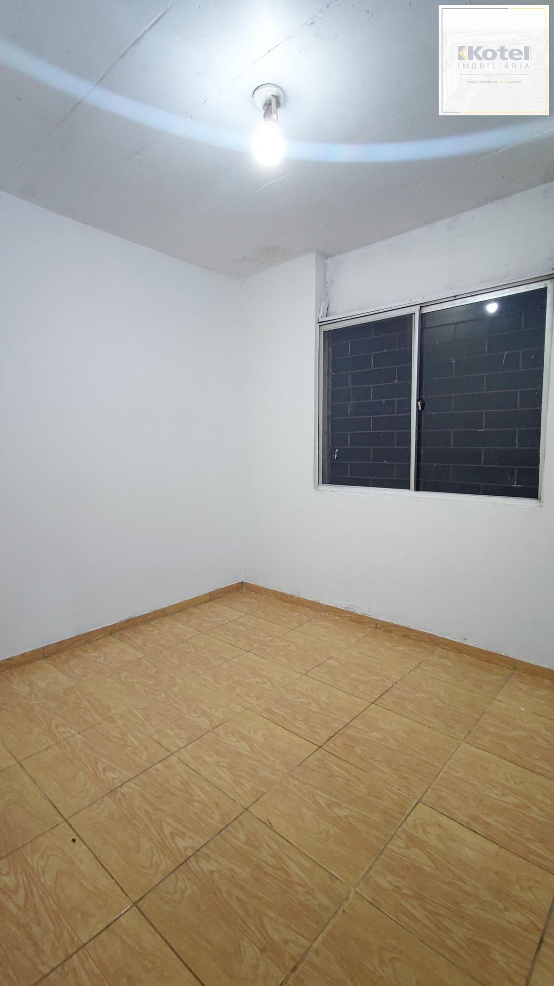 Apartamento Térreo, com 2 quartos, portaria e pátio  no bairro Rubem Berta — foto 5