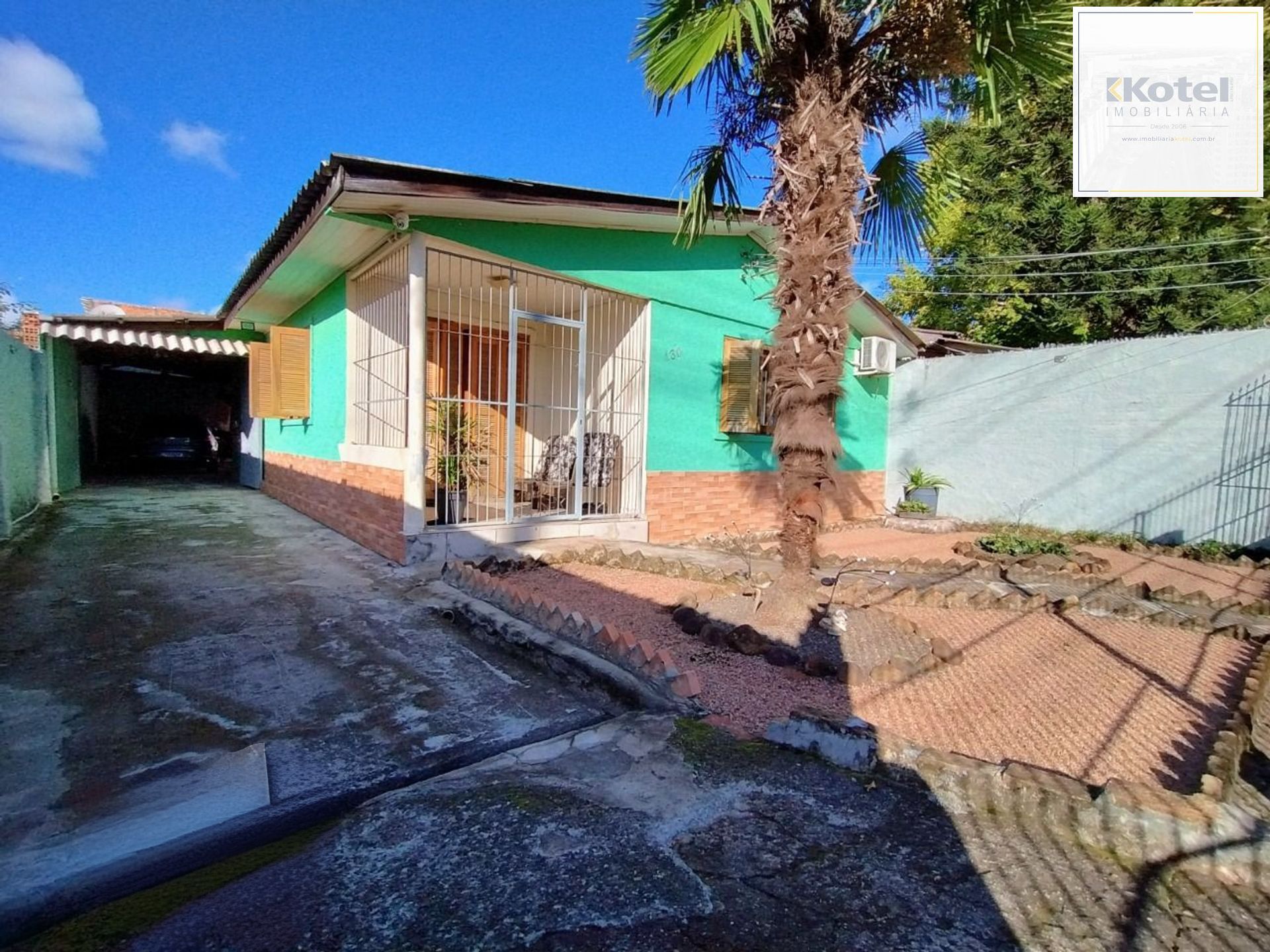 Casa de 3 dormitórios e 4 vagas de garagem em Canoas.
