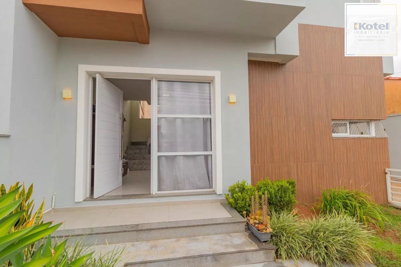 Casa de 3 dormitórios e 3 vagas de garagem em Canoas.