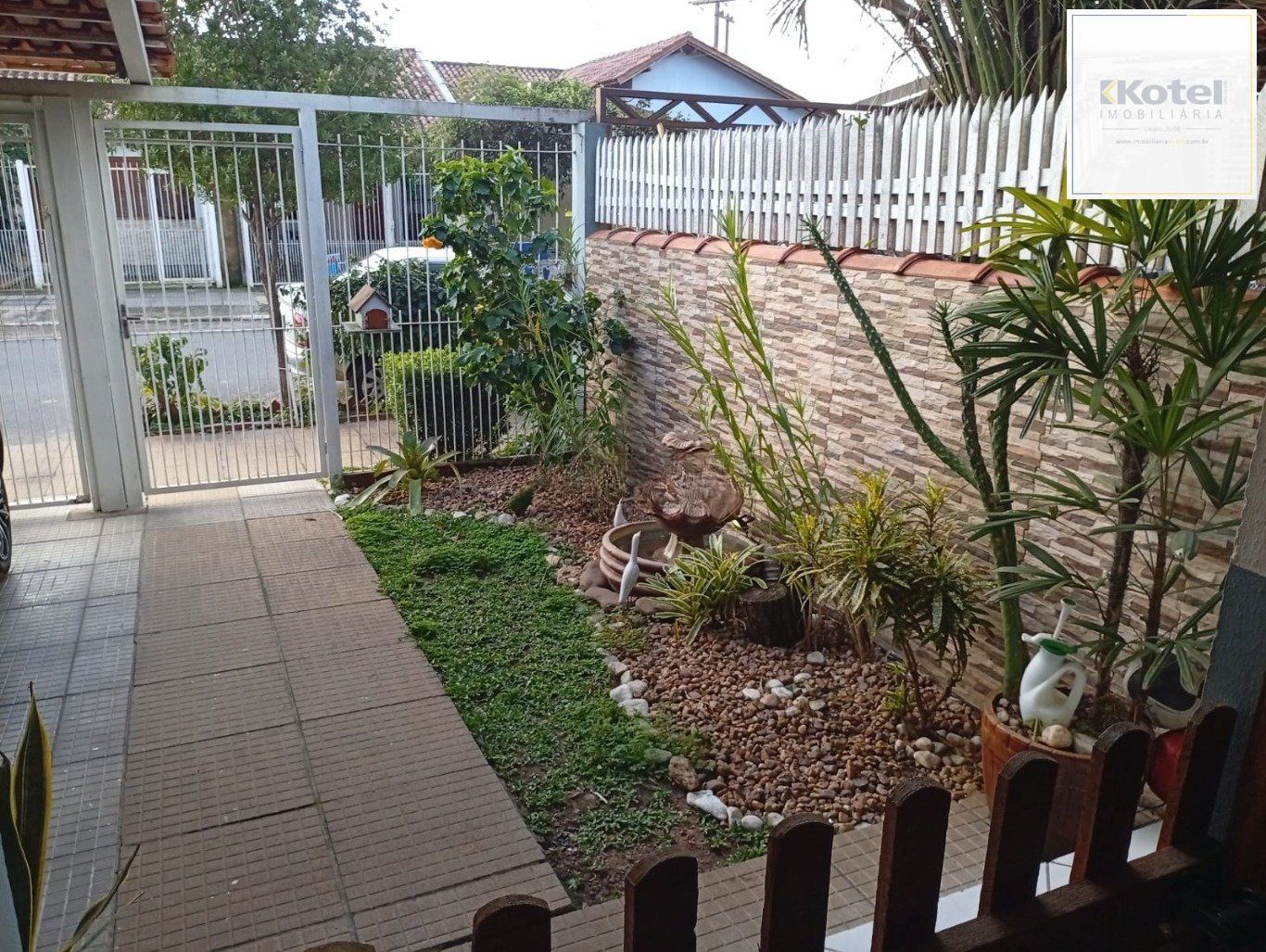 Casa de 2 dormitórios, 1 vaga de garagem, no Bairro Olaria em Canoas