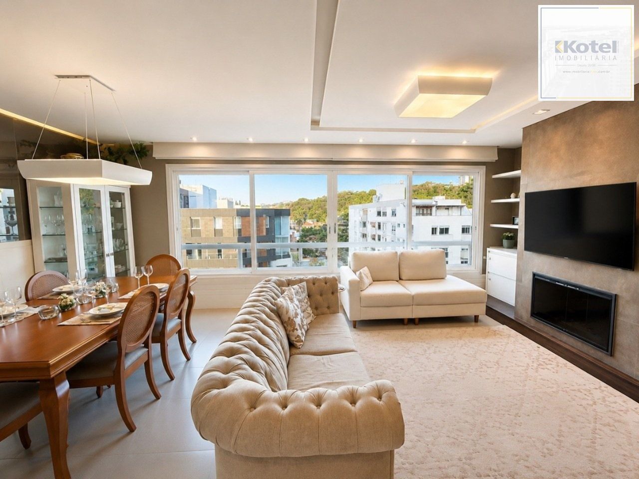 Apartamento com 3 quartos, 3 suítes e 128m² à venda em Menino Deus.
