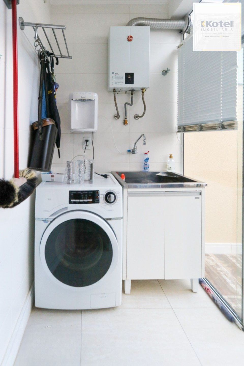 Casa em condomínio com 2 quartos e 2 vagas no bairro Marechal Rondon em Canoas.