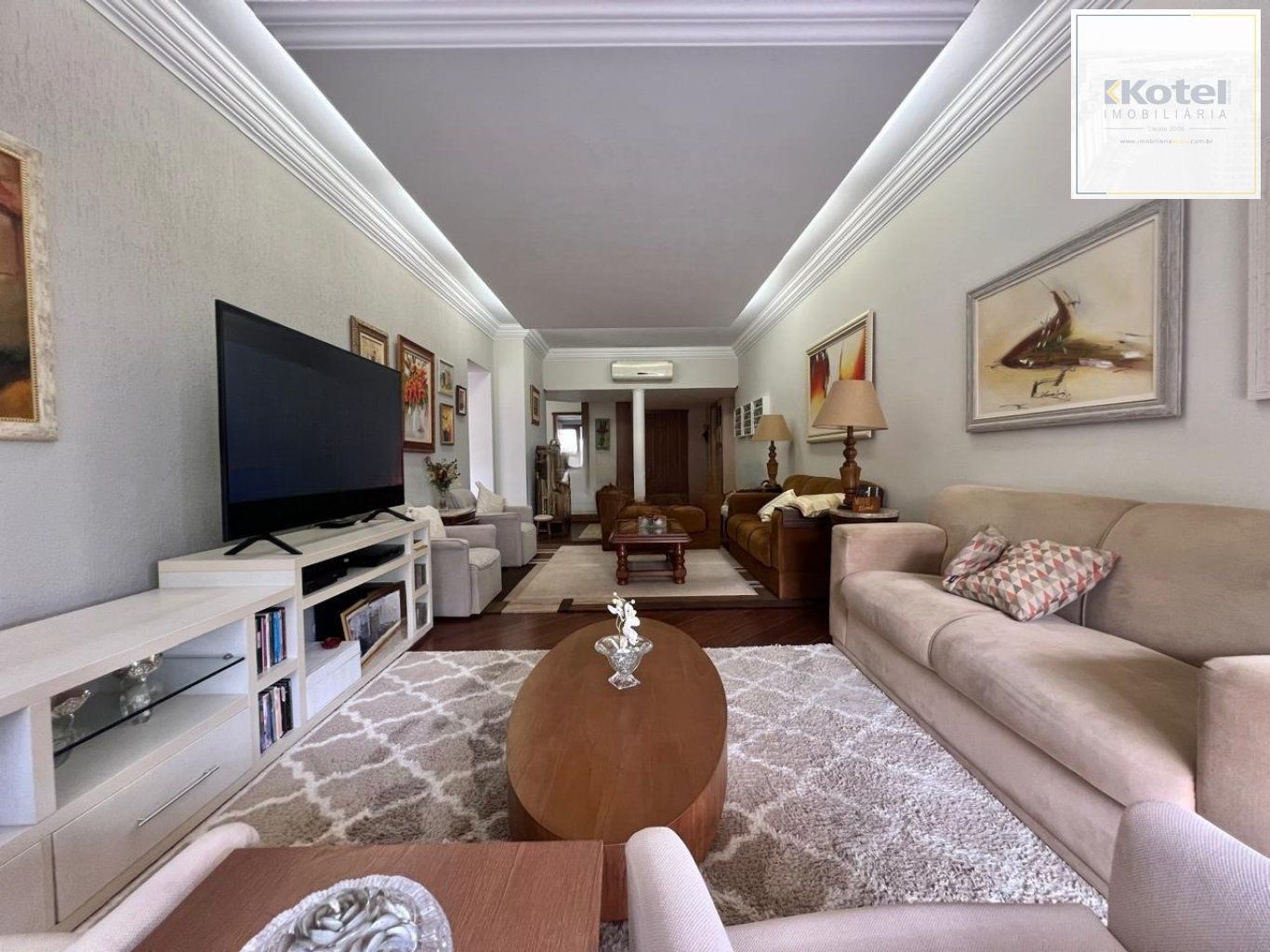 Apartamento com 4 quartos, 223m²,2 vagas, elevador no bairro Jardim do Salso.