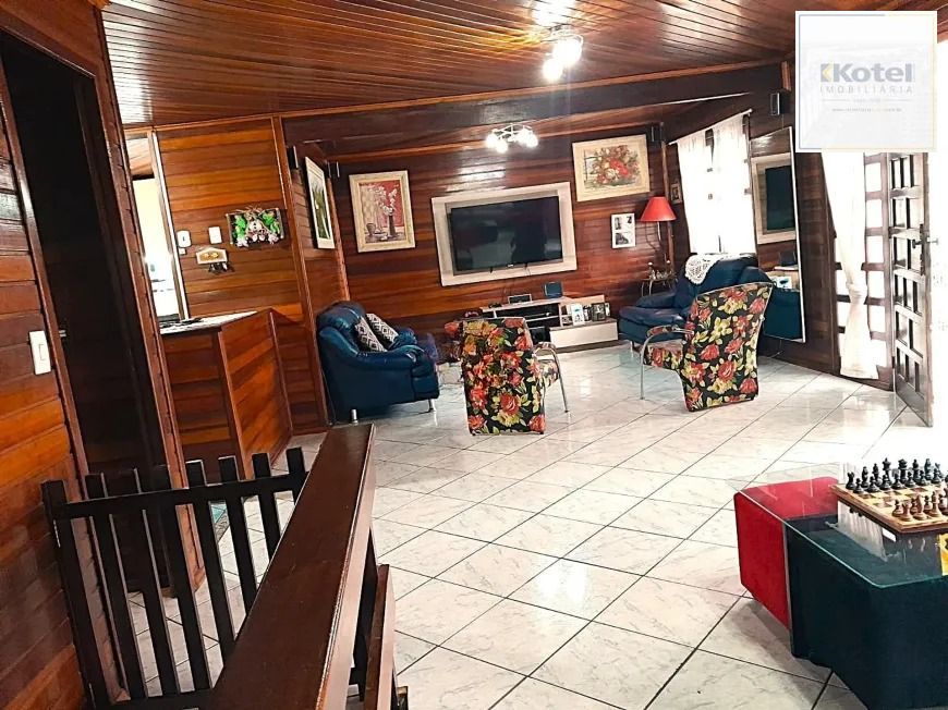 Casa com 3 Quartos e 3 banheiros à Venda, 387 m² — foto 4