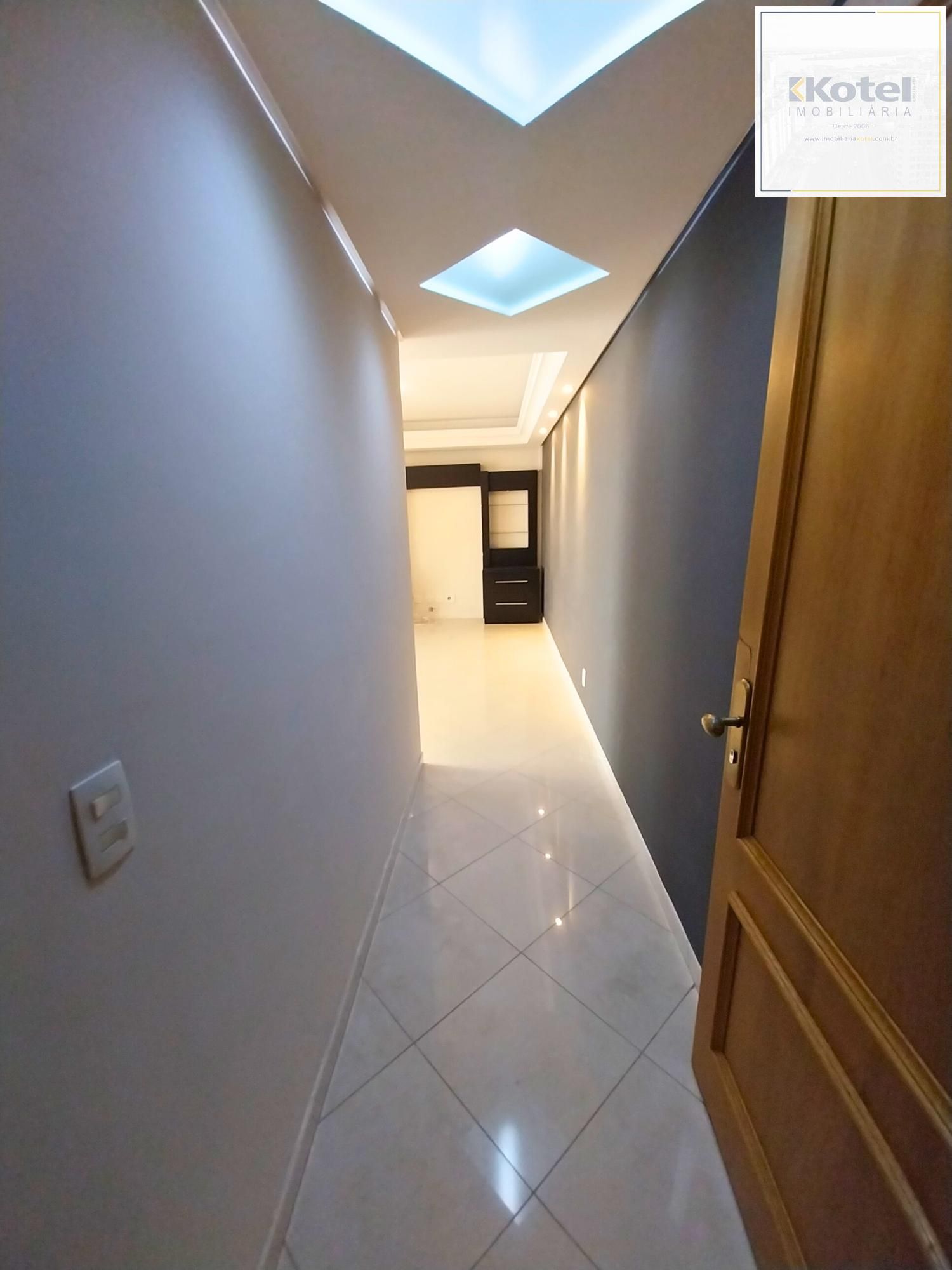 Apartamento 3 dormitórios, 1 suíte, 2 vagas e elevador na Roque Calage.