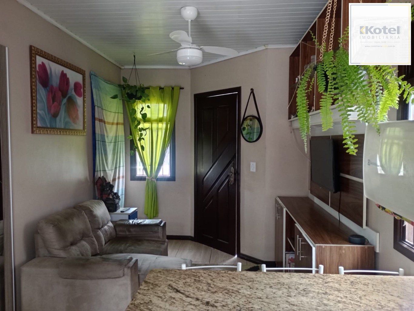 Casa de 2 dormitórios e 1 vaga de garagem em Canoas.
