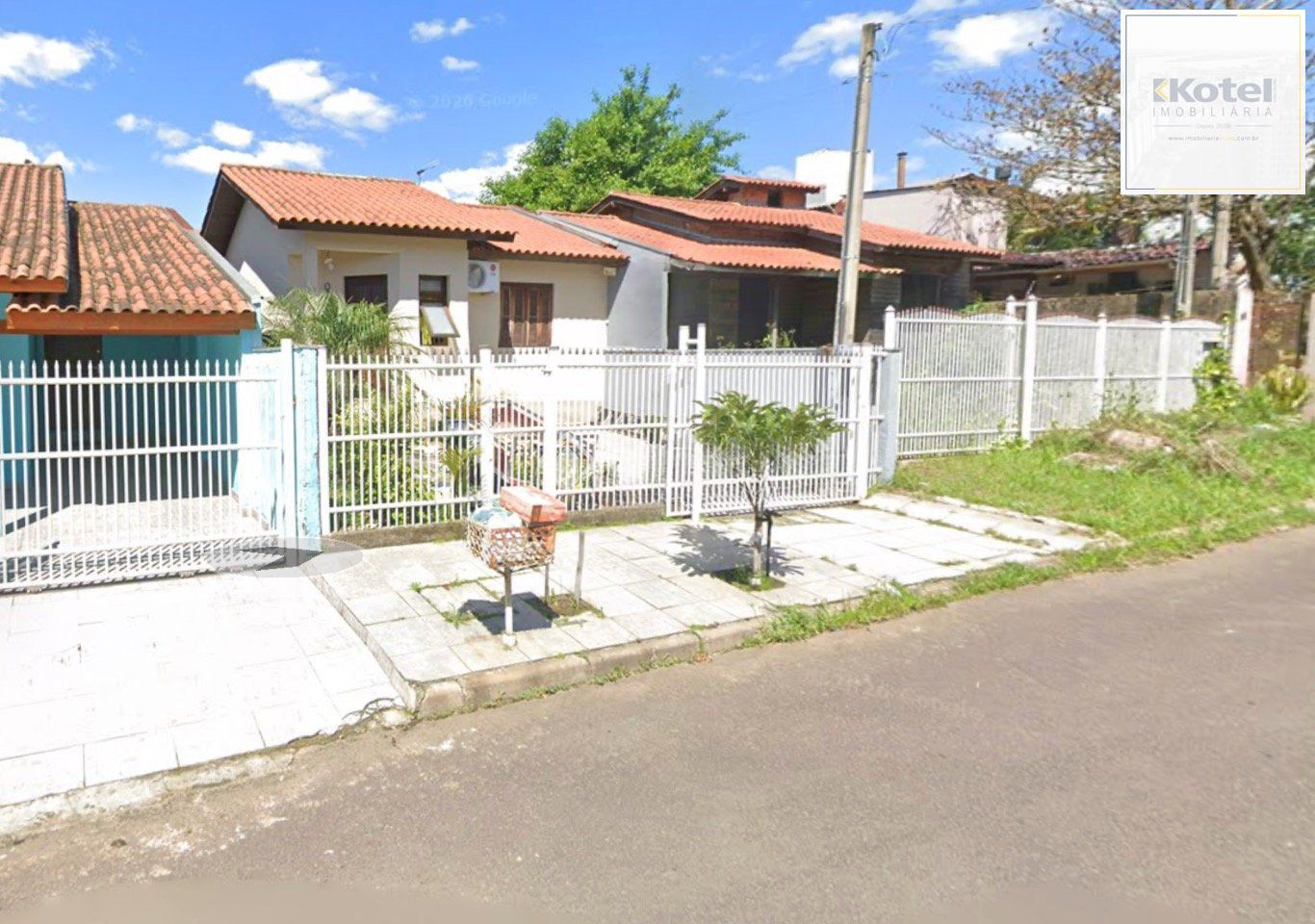 Casa de 2 dormitórios e 1 vaga de garagem em Canoas.
