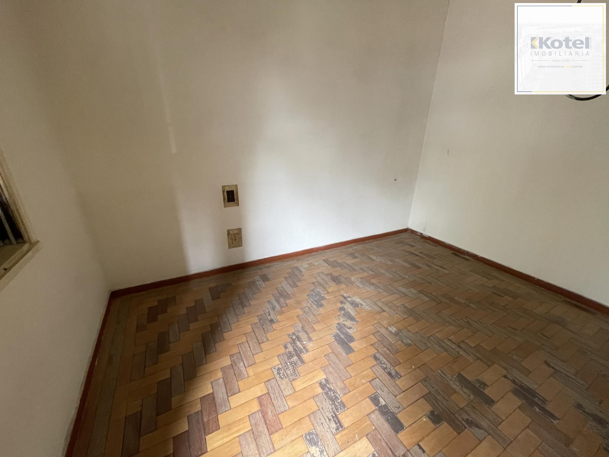 Casa com 3 dormitórios e ampla garagem Bairro Higienópolis