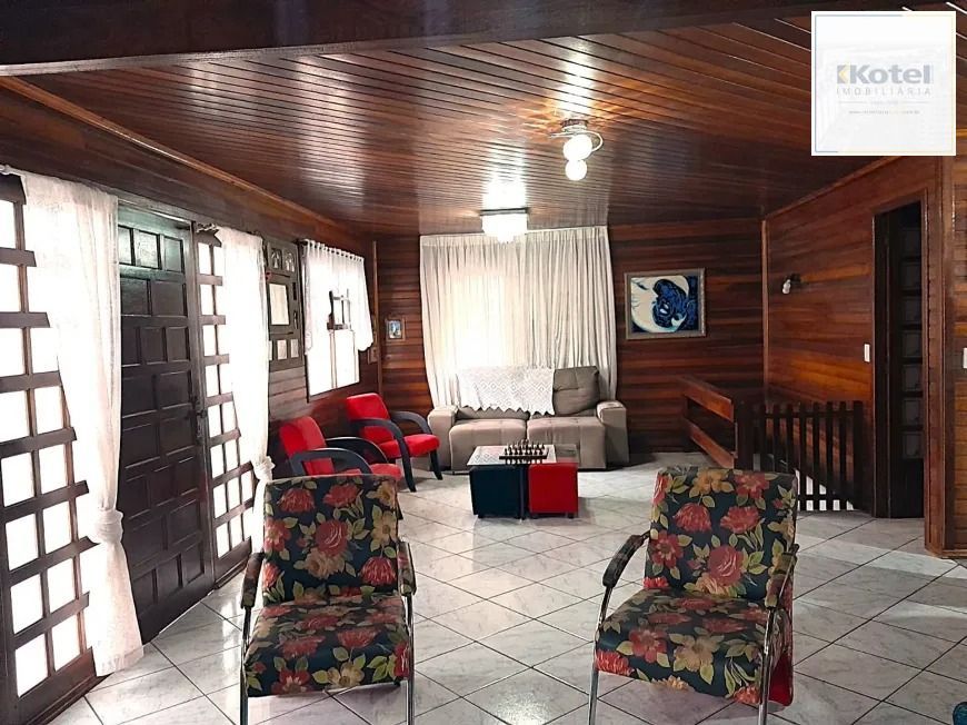 Casa com 3 Quartos e 3 banheiros à Venda, 387 m² — foto 3