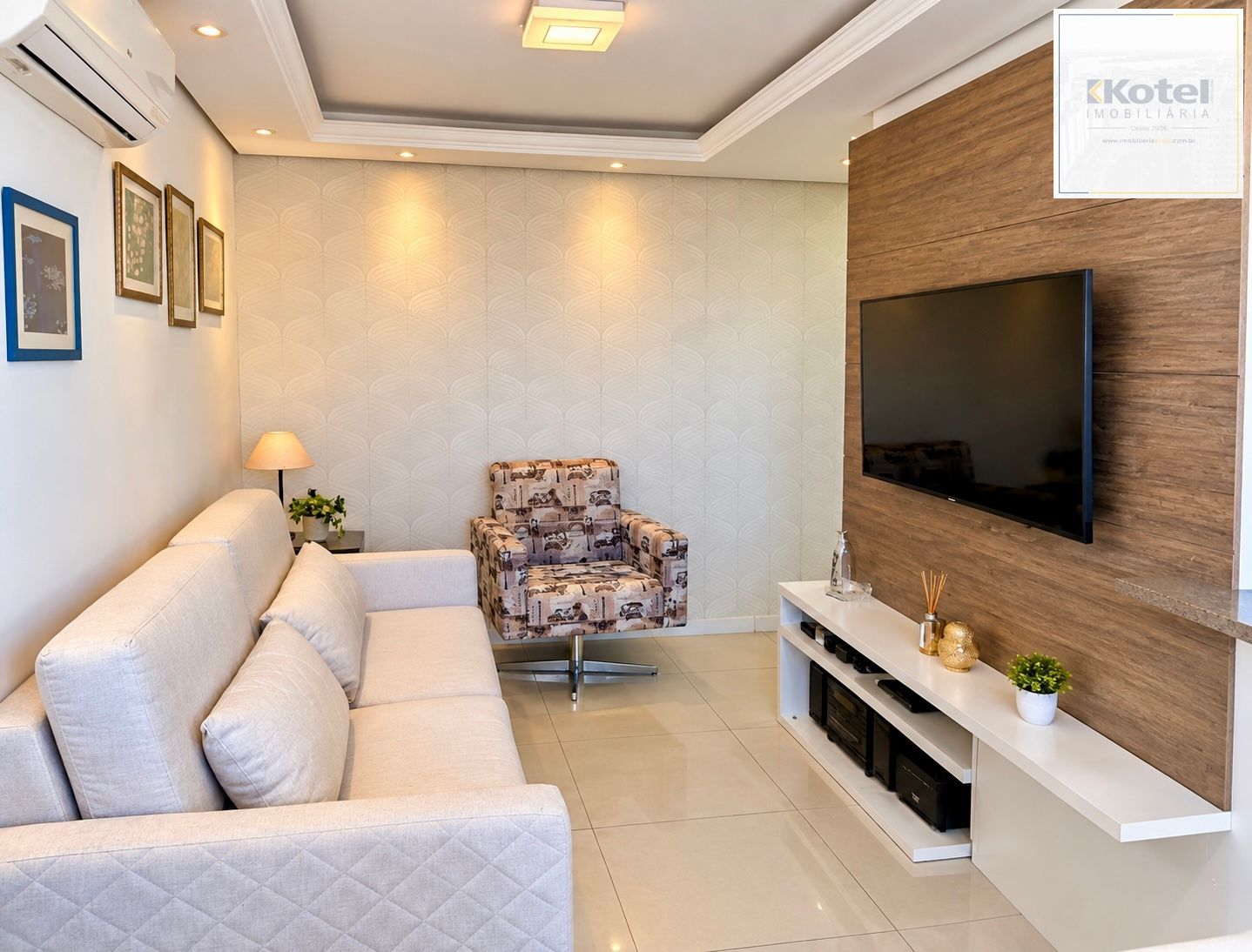 Apartamento 3 dormitórios  Suíte Semi Mobiliado com Vaga de Garagem, Sarandi